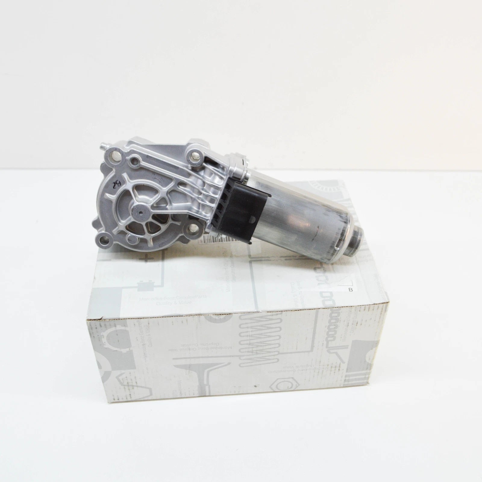 NEW MERCEDES-BENZ G W461 TRANSFER CASE ELECTRIC MOTOR A4635400088 ORIGINAL