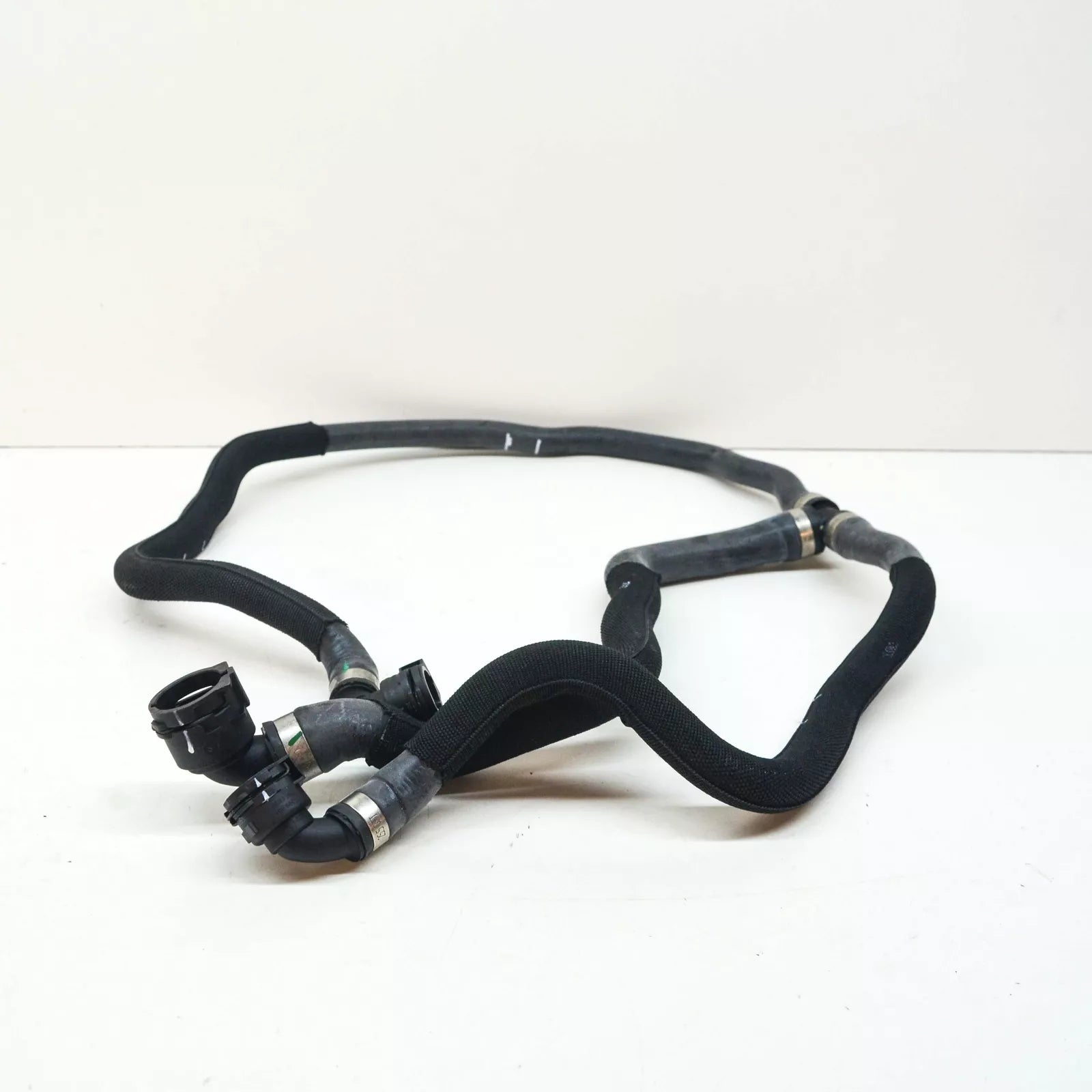 NEW BMW 5 G30 COOLING REMOTE RADIATOR UPPER HOSE 17128602863 ORIGINAL