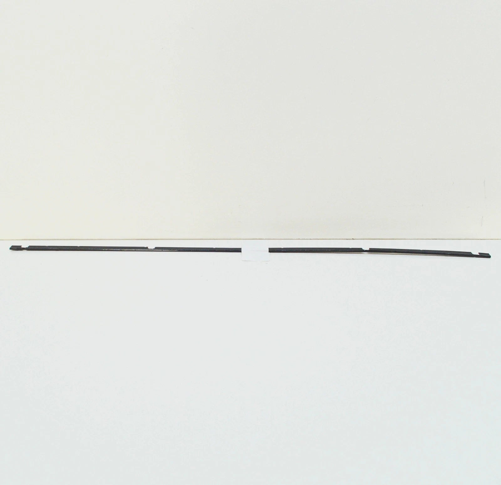 NEW AUDI Q7 4M FRONT RIGHT WINDSHIELD VERTICAL MOLDING BRACKET 4M0845454