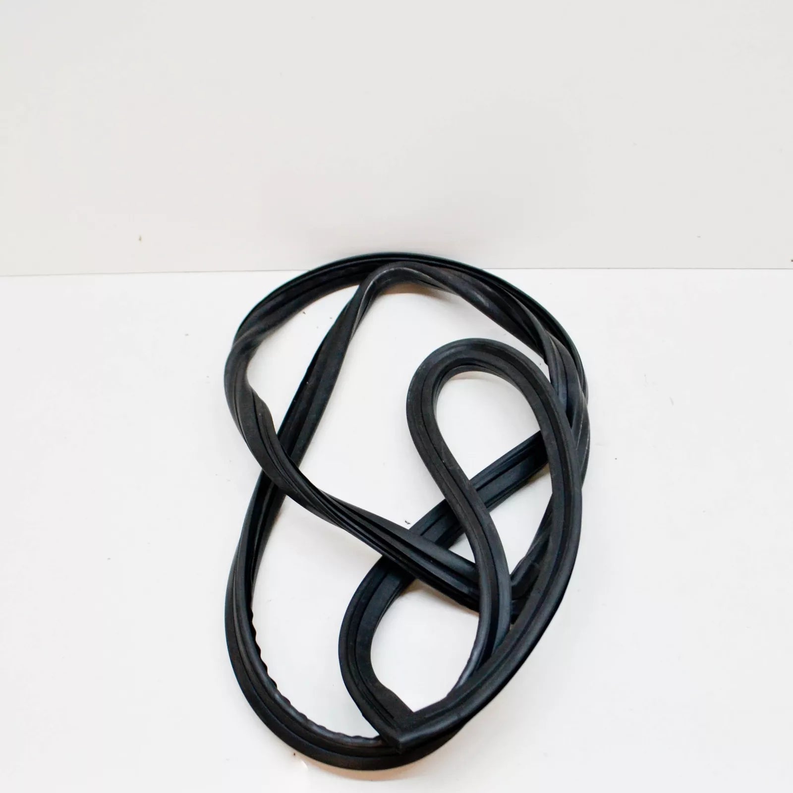 NEW MERCEDES-BENZ SALOON W123 WINDSHIELD SEALING FRAME A1236700039 ORIGINAL