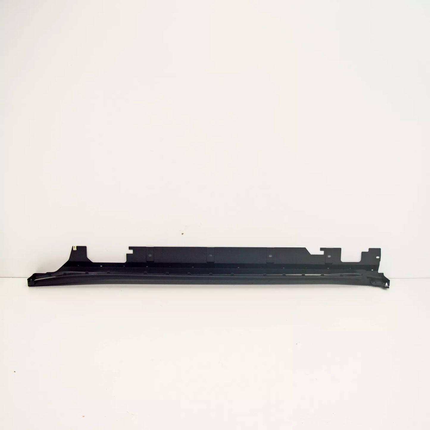 NEW BMW X1 F48 RIGHT SIDE PLASTIC SKIRT TRIM 51777332328 ORIGINAL