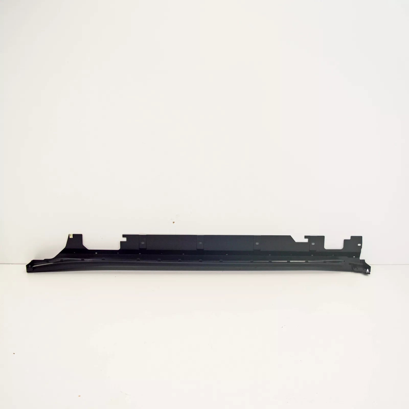 NEW BMW X1 F48 RIGHT SIDE PLASTIC SKIRT TRIM 51777332328 ORIGINAL