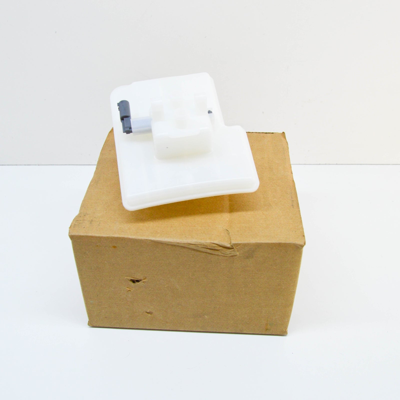 NEW MERCEDES-BENZ GLE W166 POWER BRAKE FLUID TANK RESERVOIR A1664300102 ORIGINAL