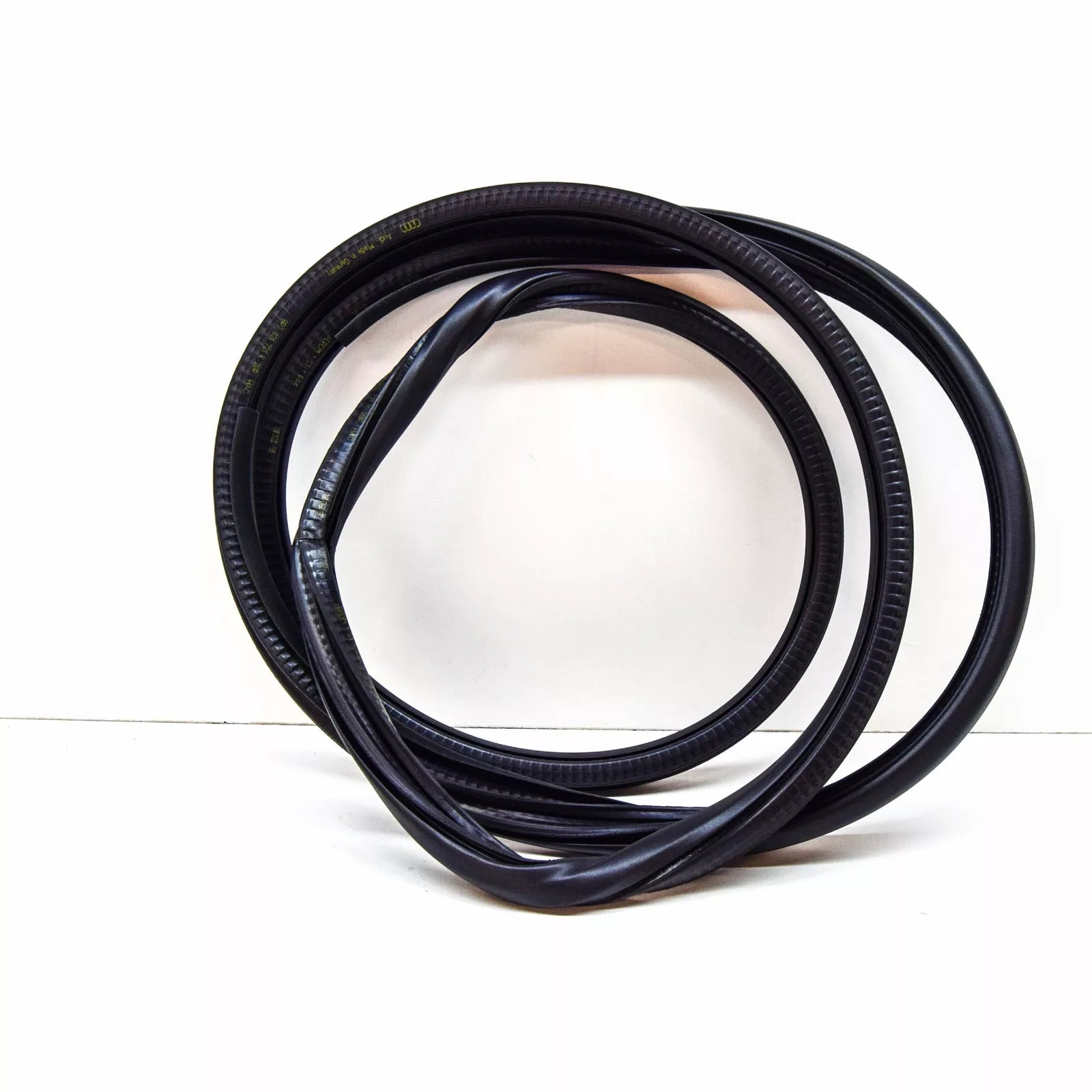 NEW AUDI A3 8P FRONT DOOR INNER SEAL 8P3831721K28P