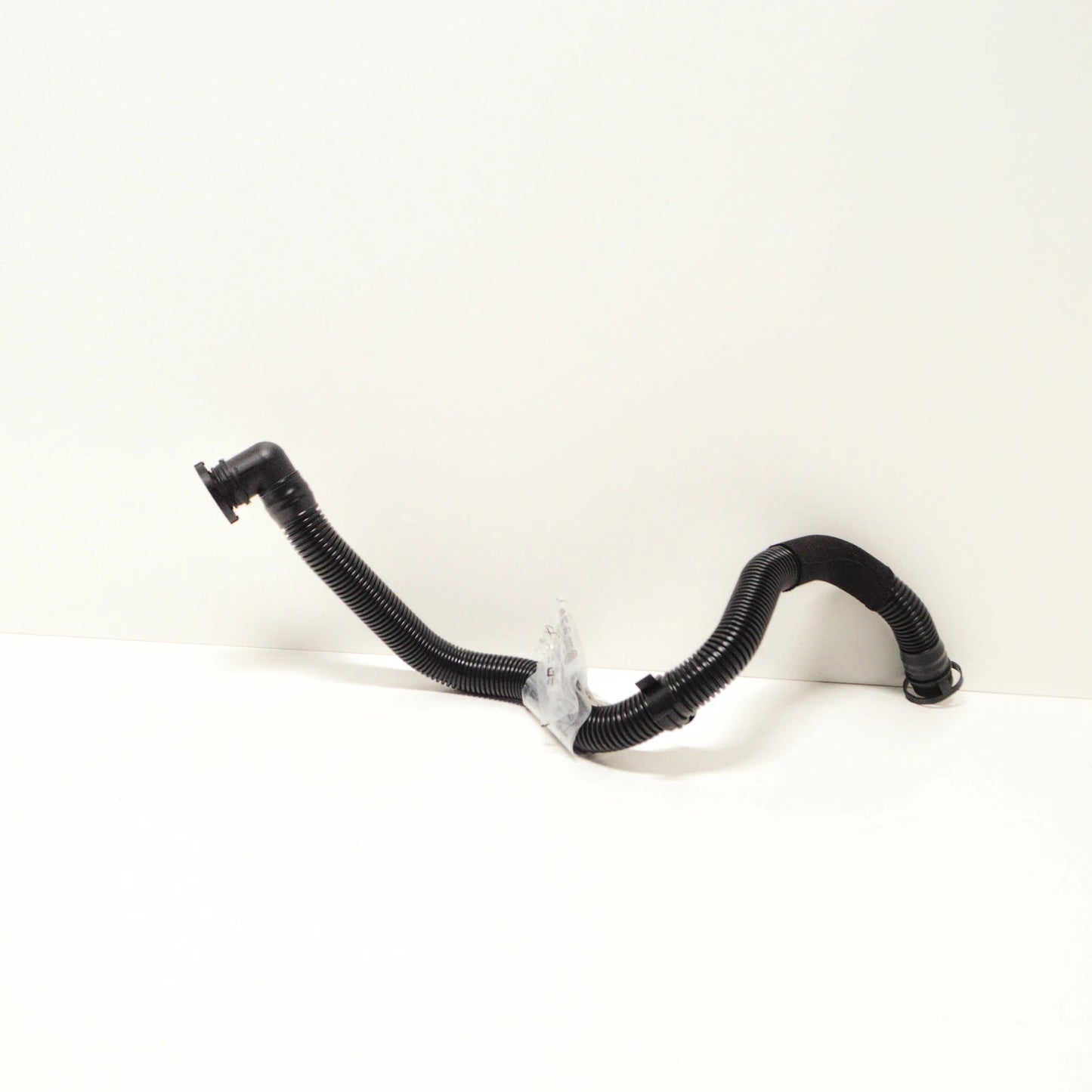 NEW AUDI Q5 8R SECONDARY AIR CONNECTING PIPE HOSE 8R0133817