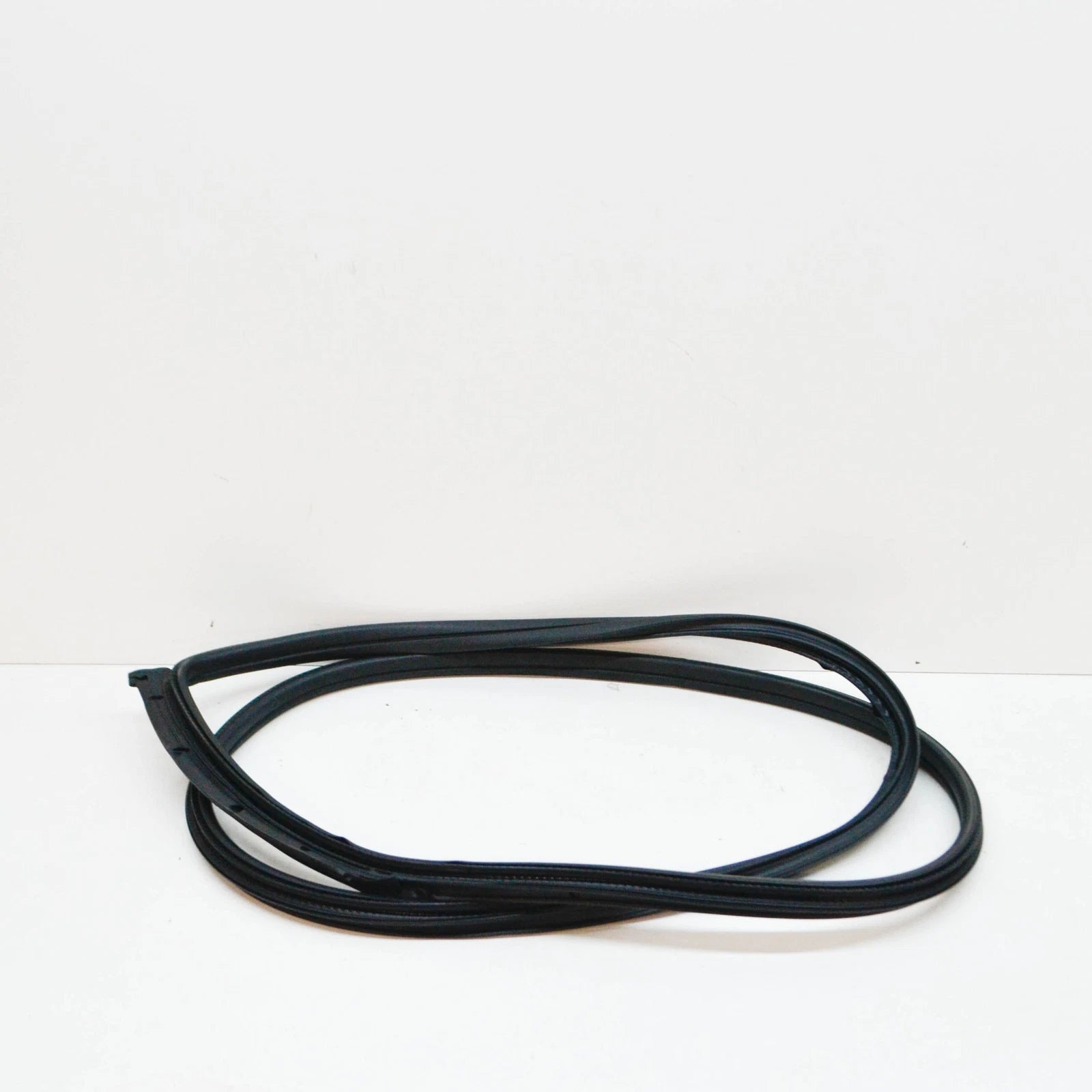 NEW BMW 1 E81 FRONT LEFT DOOR WEATHERSTRIP SEAL 51767054027  ORIGINAL