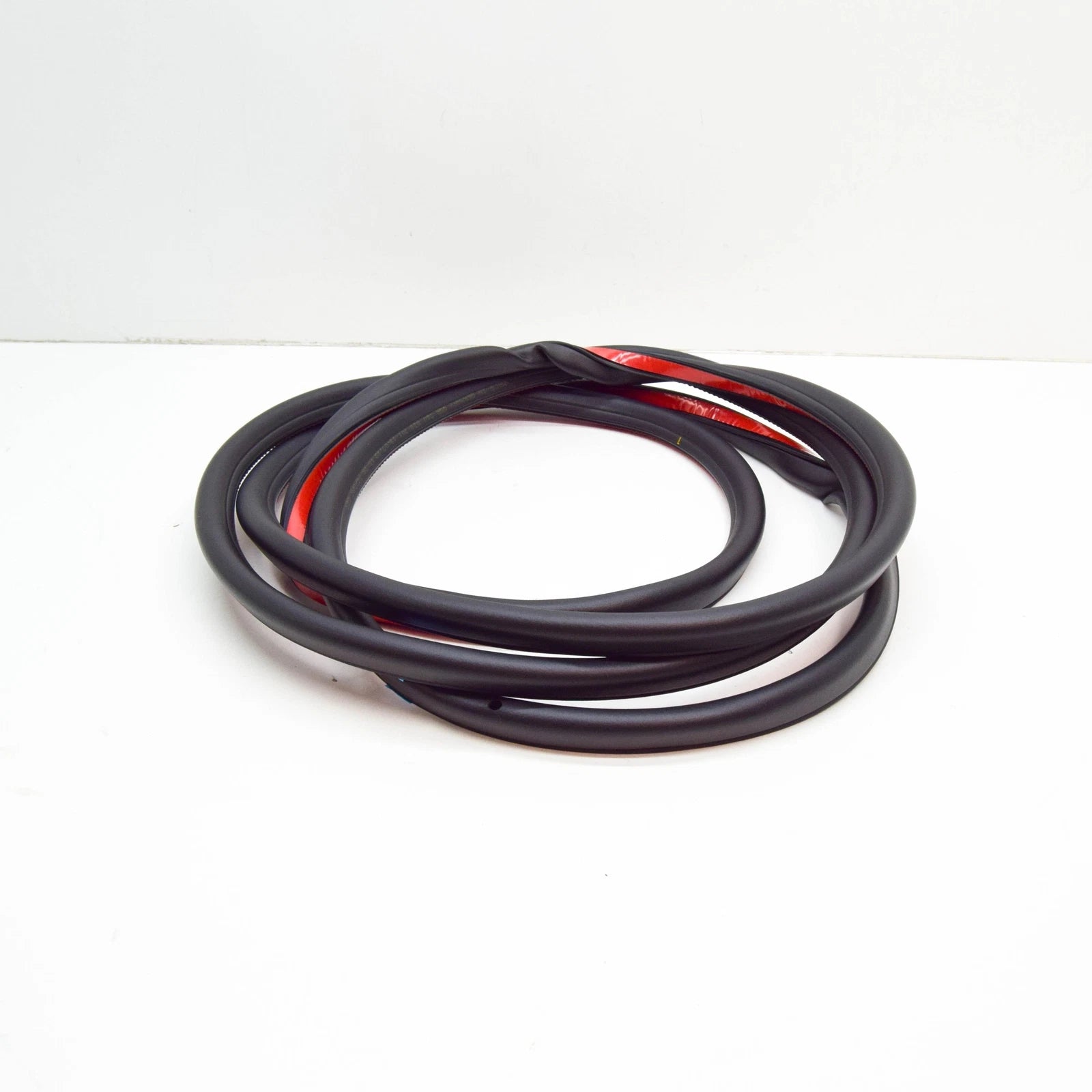 NEW VW TOUAREG CR REAR LEFT OUTER DOOR SEAL 7608397015AP ORIGINAL