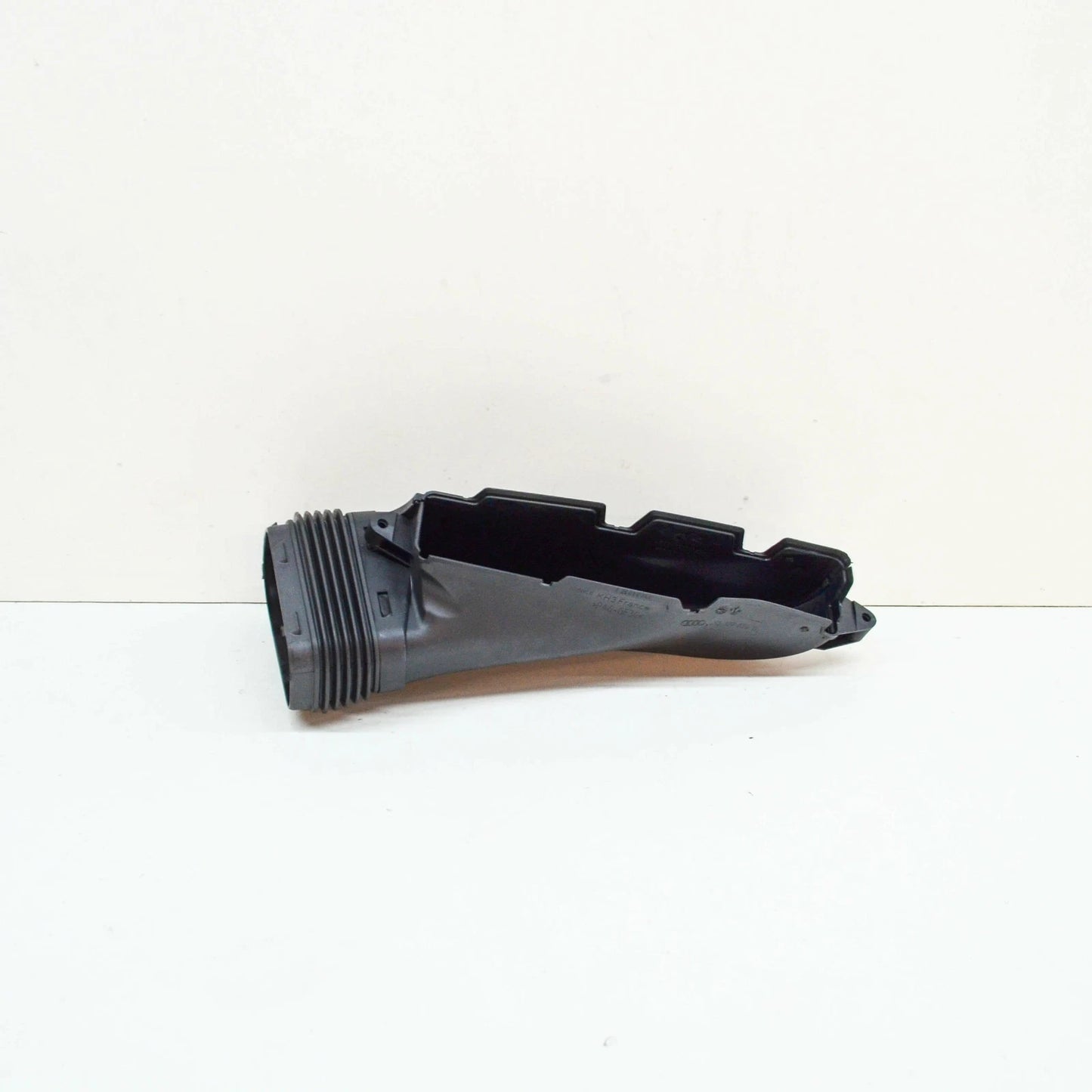 NEW AUDI A6 C6 RIGHT AIR INTAKE DUCT 4G0129624D