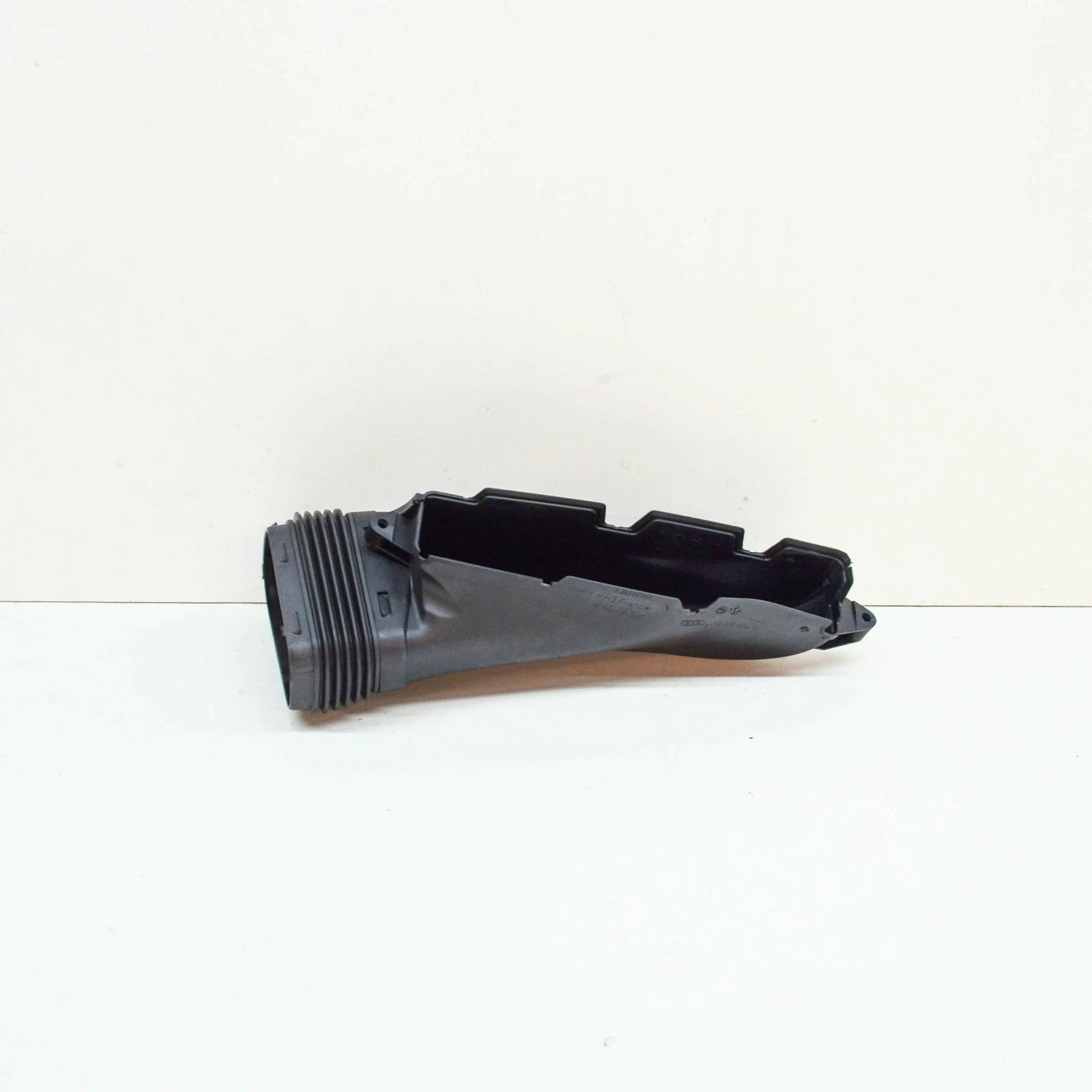 NEW AUDI A6 C6 RIGHT AIR INTAKE DUCT 4G0129624D