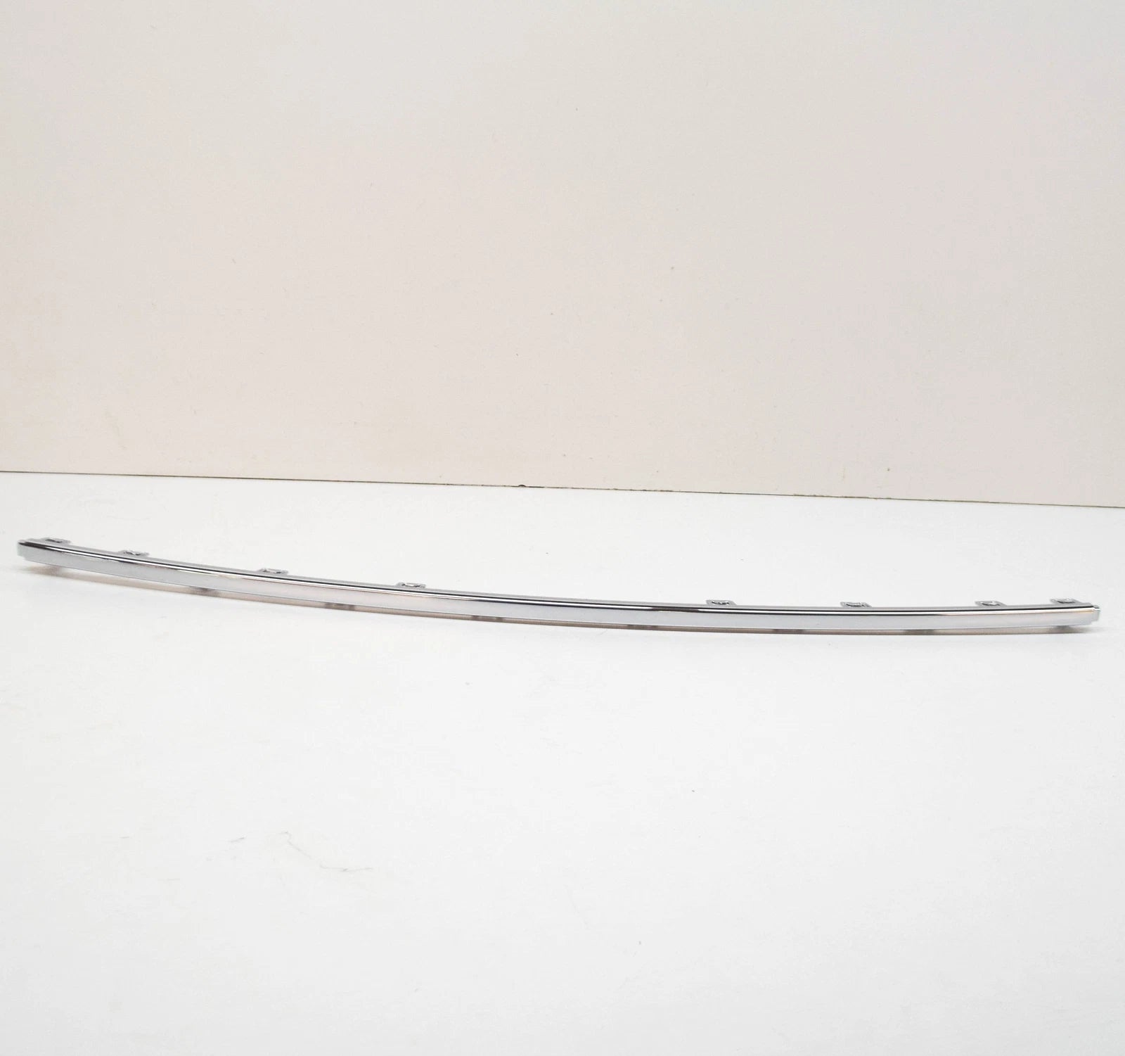 NEW MB S W222 REAR BUMPER CENTER CHROME MOLDING A2228853521 ORIGINAL