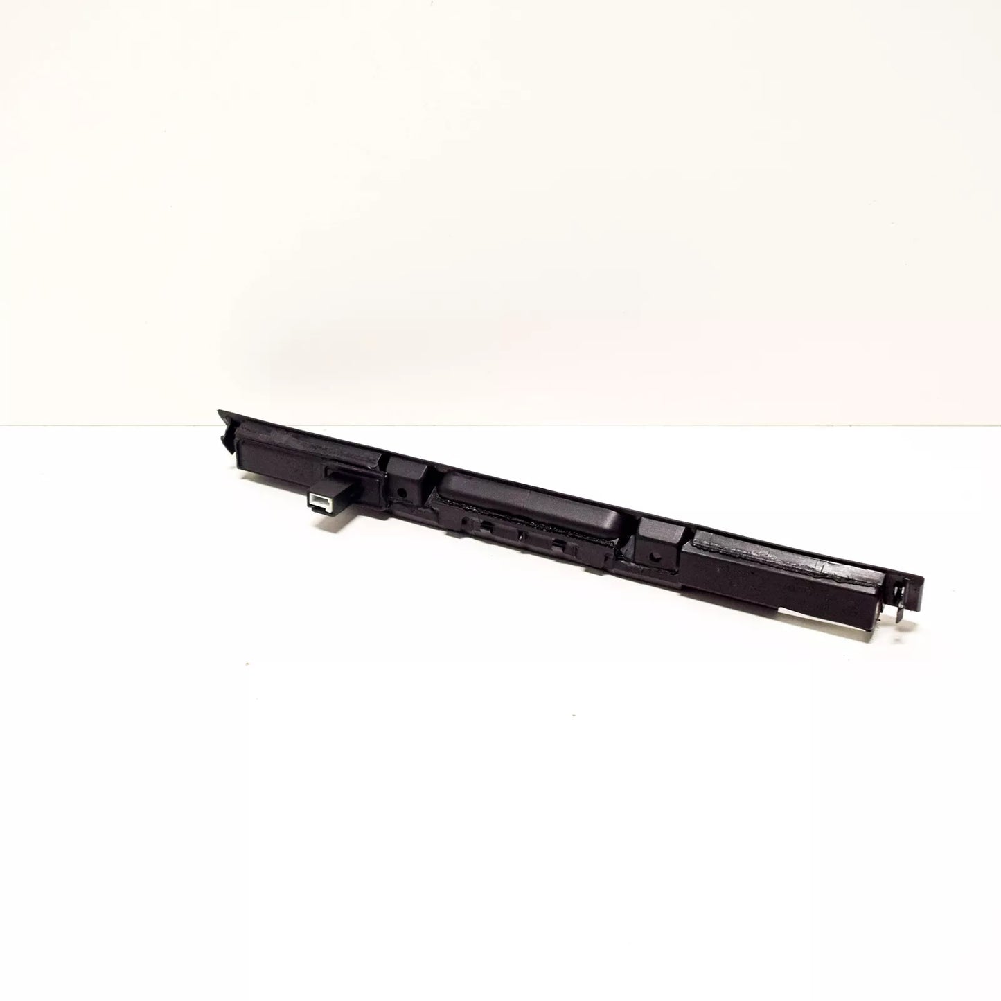 NEW BMW X3 E83 TRUNK LID GRIP WITH KEY BUTTON 51133403611 ORIGINAL