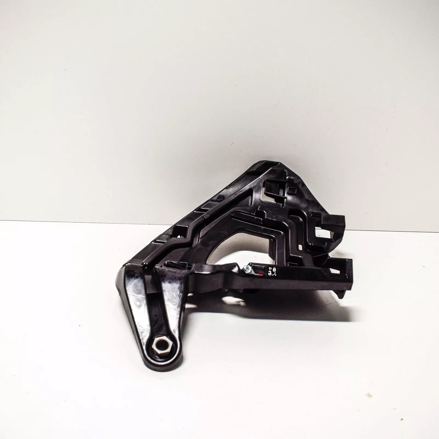 NEW VOLKSWAGEN BEETLE A5 FRONT RIGHT HEADLIGHT BRACKET 5C5941054B