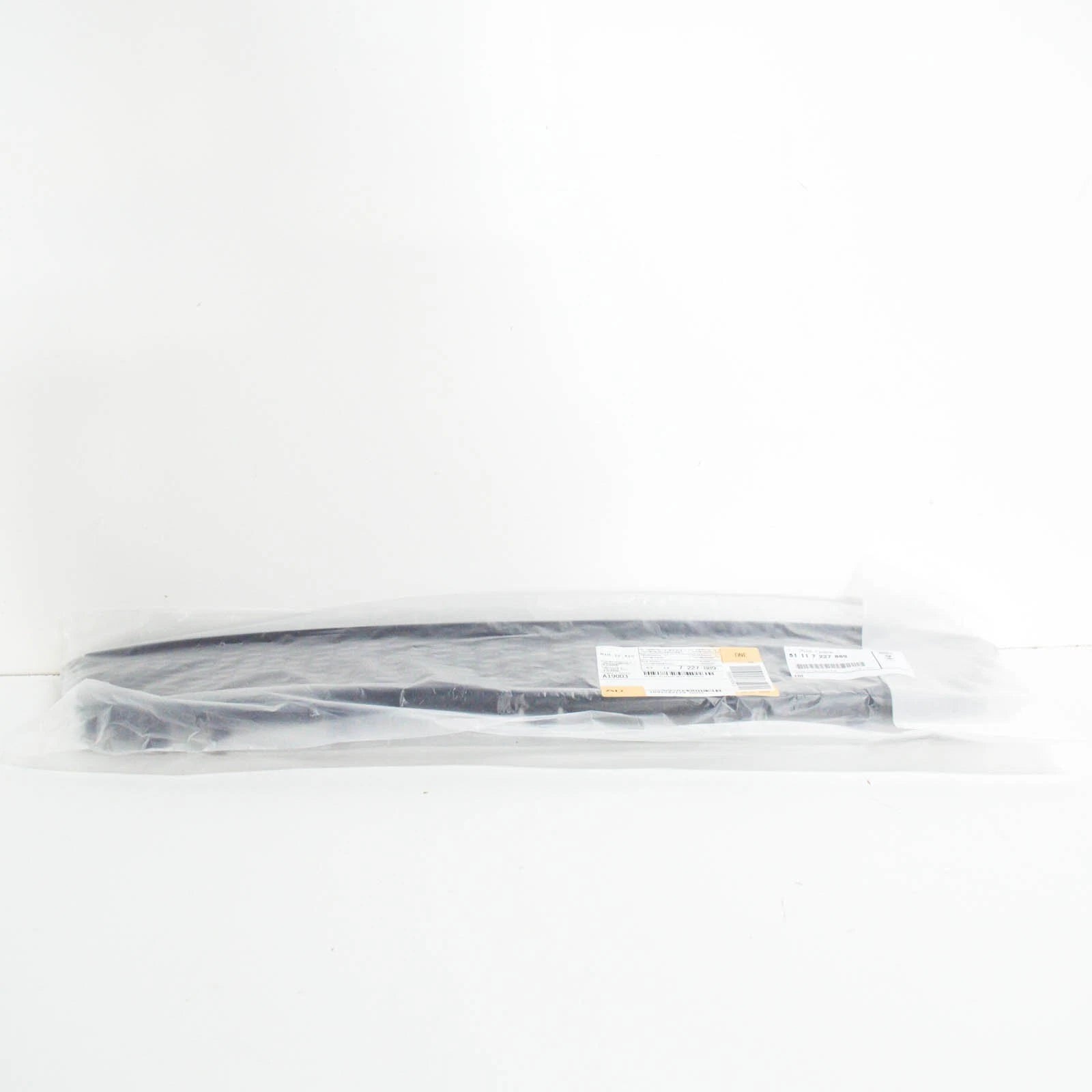 NEW BMW 3 E92 FRONT BUMPER LOWER CENTER GRILLE 51117227889 7227889 2009 ORIGINAL