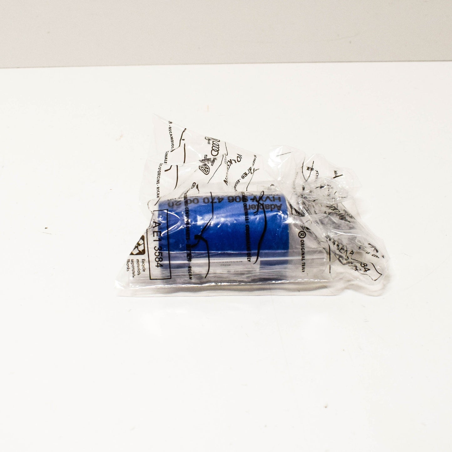 NEW VOLKSWAGEN CRAFTER 2E ADBLUE TANK ADAPTER 2.5 DIESEL 2E0201135D ORIGINAL