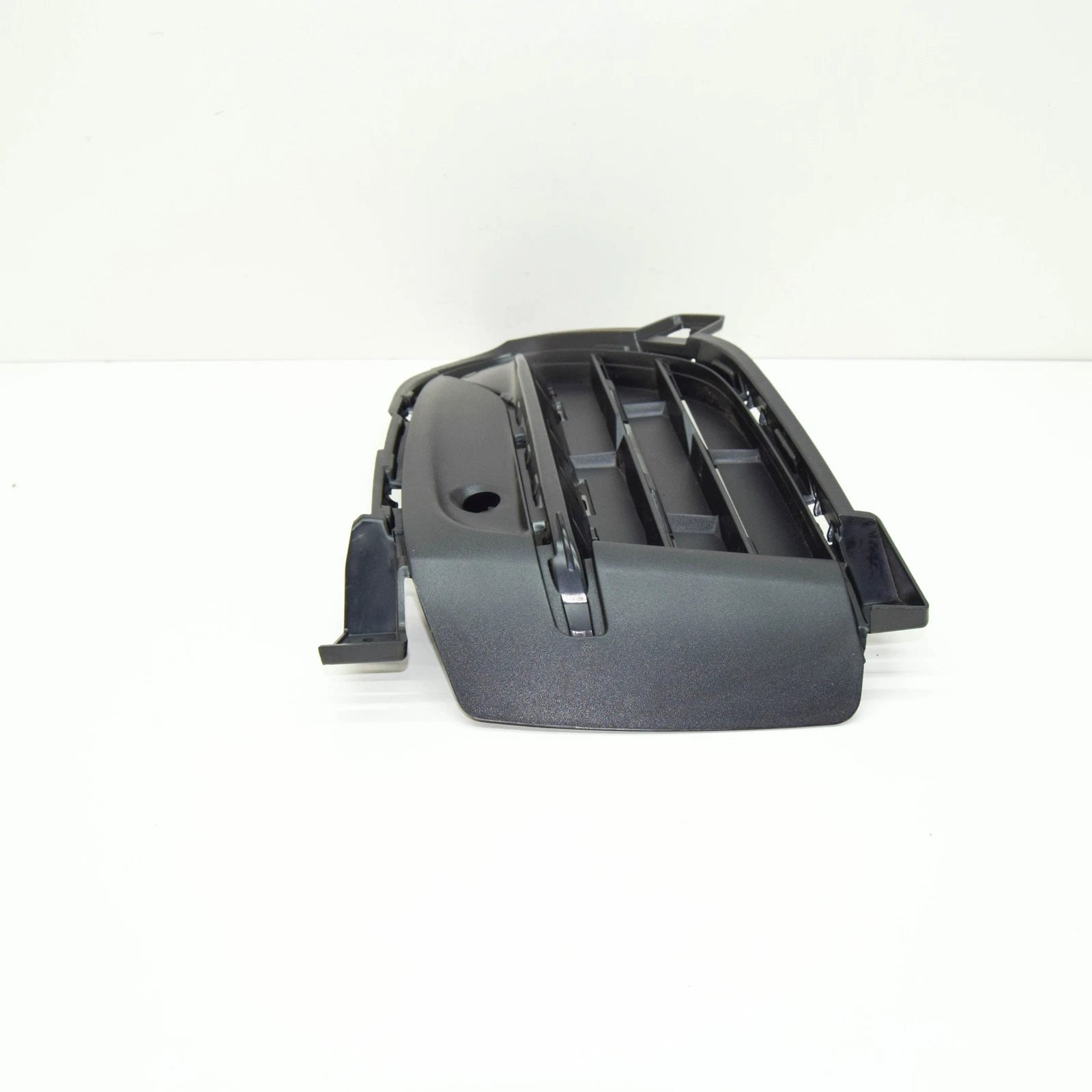 NEW BMW X6 F16 FRONT BUMPER RIGHT CLOSED GRILLE 51117319778 7319778 2015