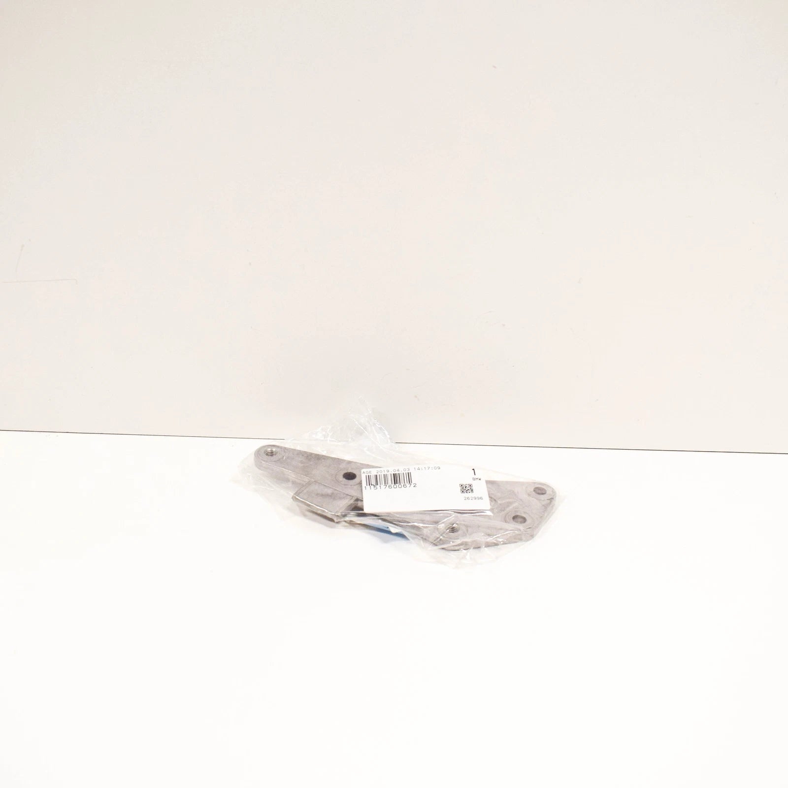 NEW BMW 1 F20 WATER PUMP BRACKET 11517600672 7600672 ORIGINAL