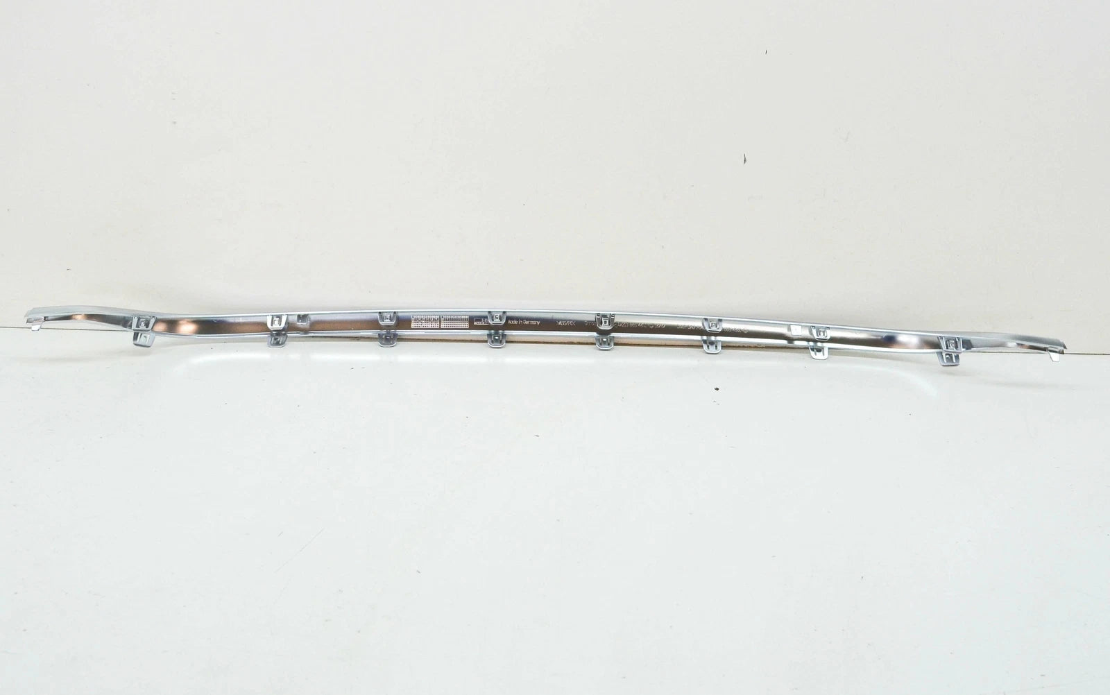 NEW MERCEDES-BENZ E W213 REAR BUMPER CENTER MOLDING TRIM A2138854601 ORIGINAL