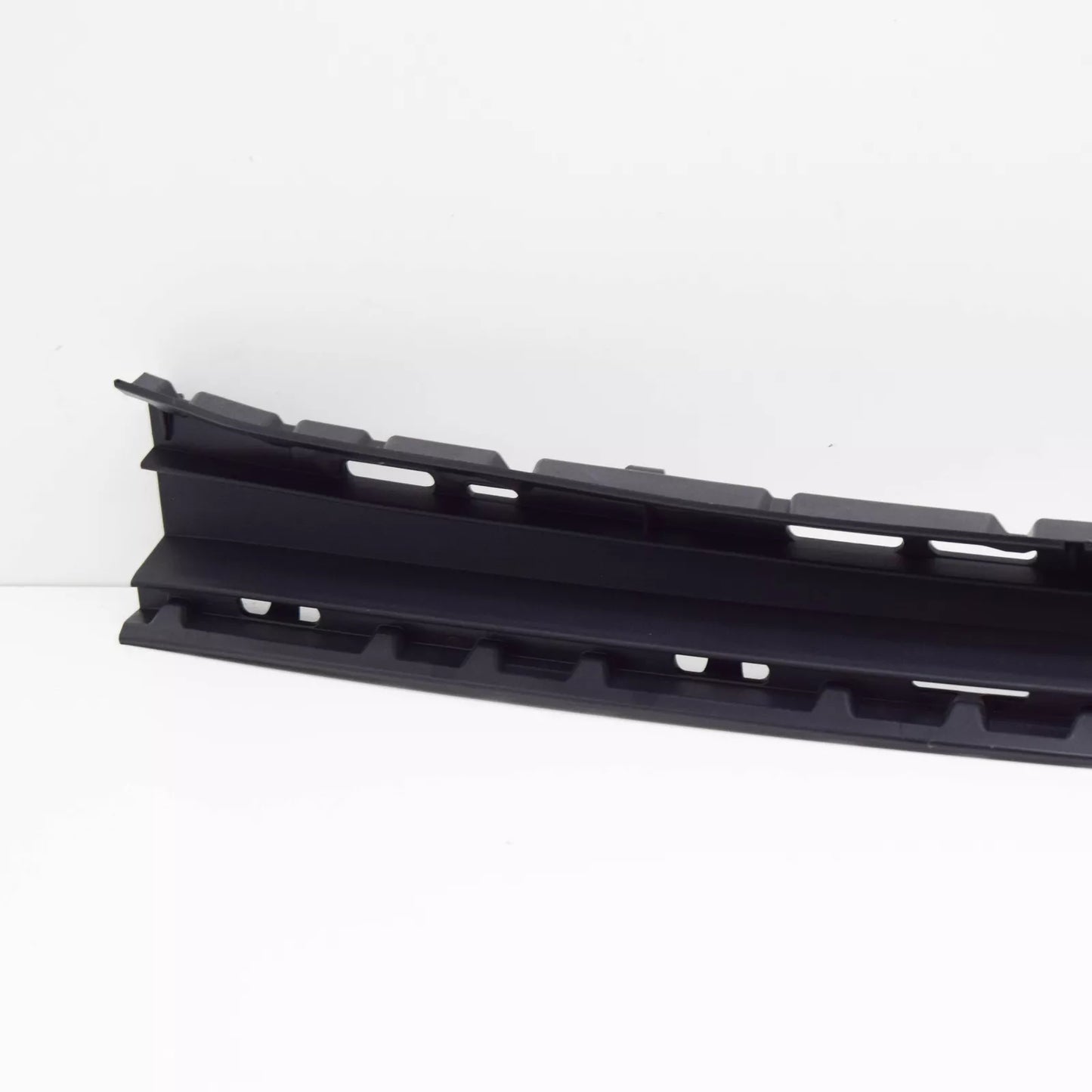 NEW MB CLS C257 FRONT BUMPER LOWER CENTER TRIM MOLDING A2578857704 ORIGINAL