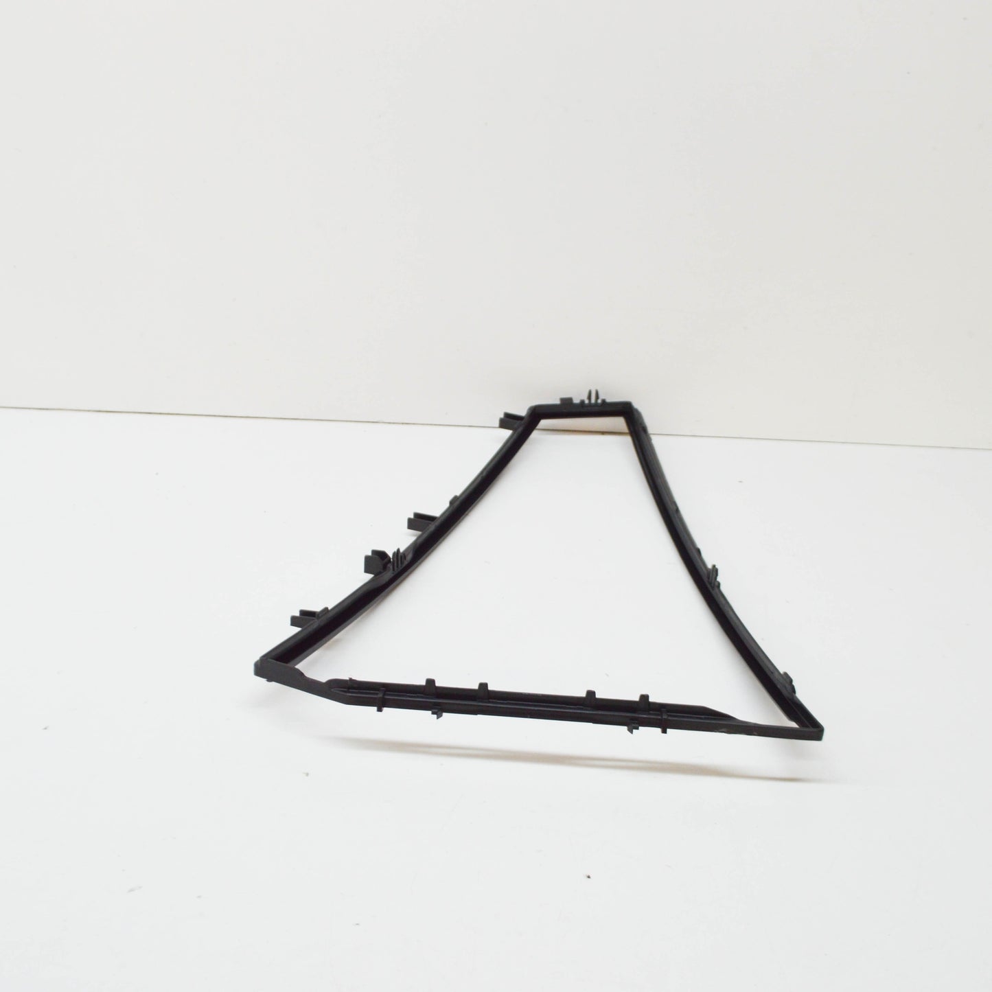 new bmw 3 e91 rear quarter window left side seal 51357119943 7119943 original