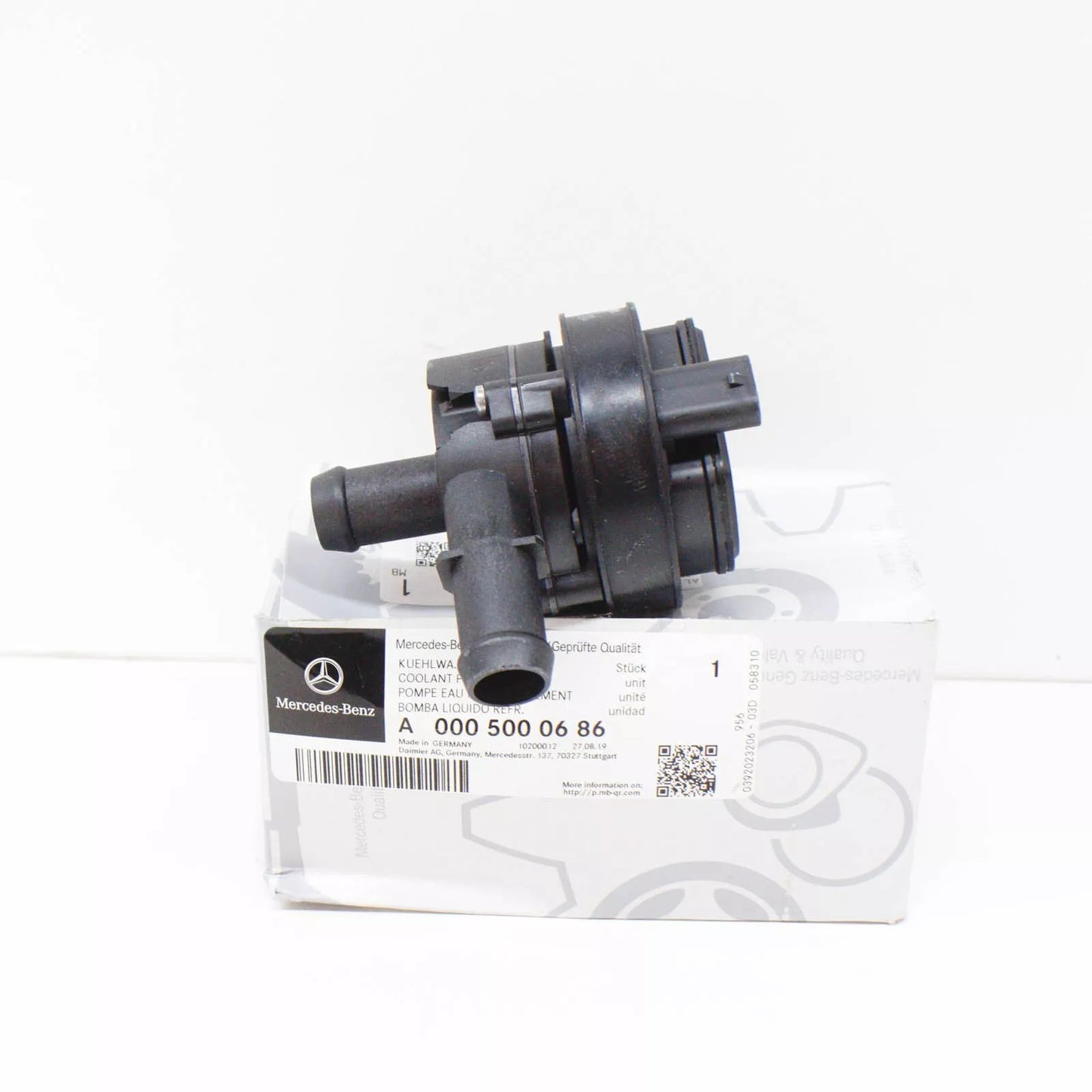 NEW MERCEDES-BENZ GLA X156 LOW TEMPERATURE COOLANT PUMP A0005000686 ORIGINAL