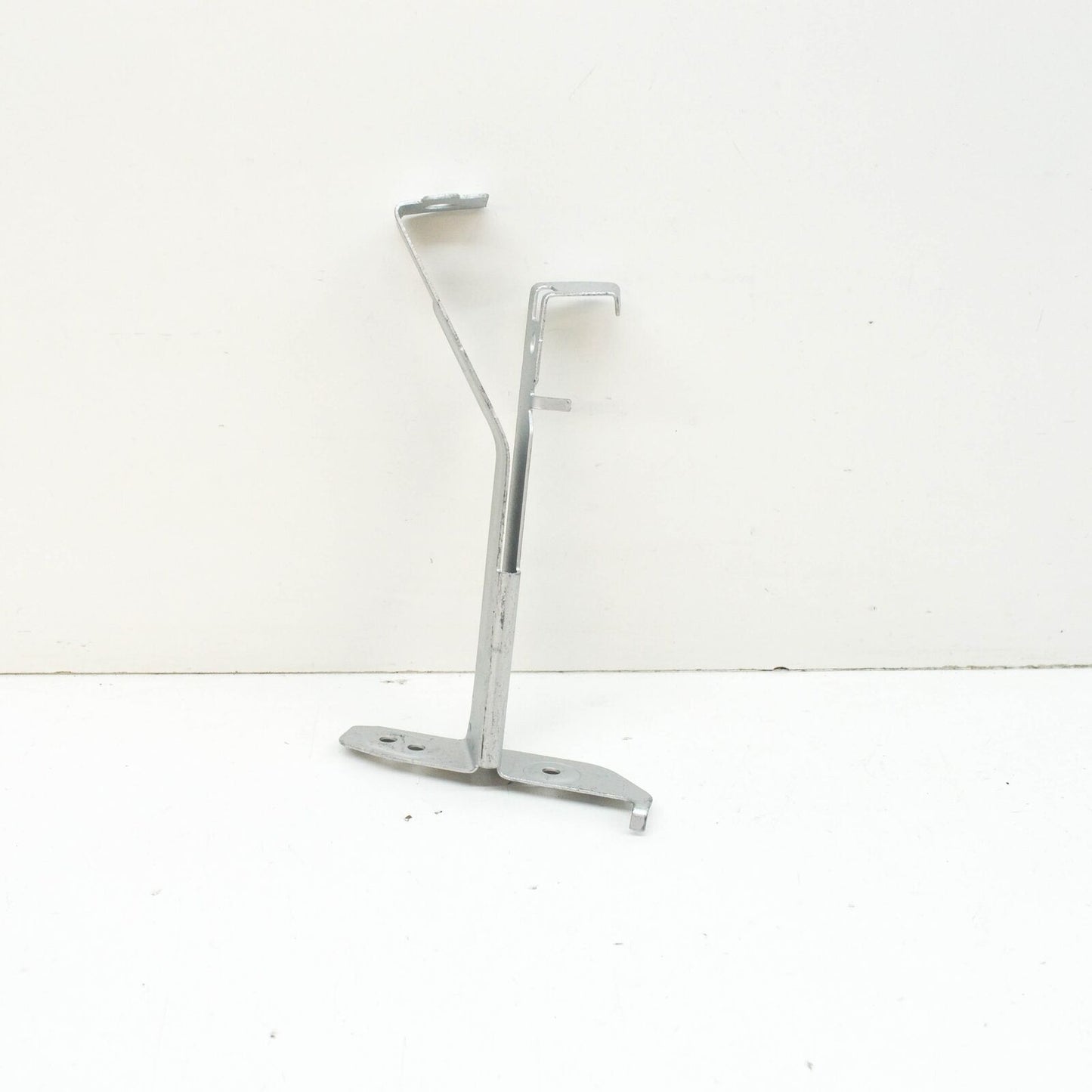 NEW MB C-CLASS COUPE C204 FRONT SHIELD BRACKET HOLDER A2045241340 2012 ORIGINAL