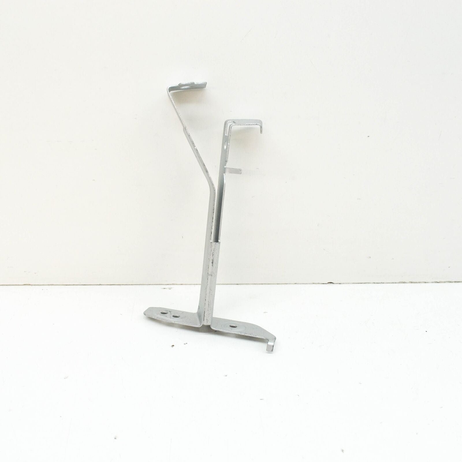 NEW MB C-CLASS COUPE C204 FRONT SHIELD BRACKET HOLDER A2045241340 2012 ORIGINAL