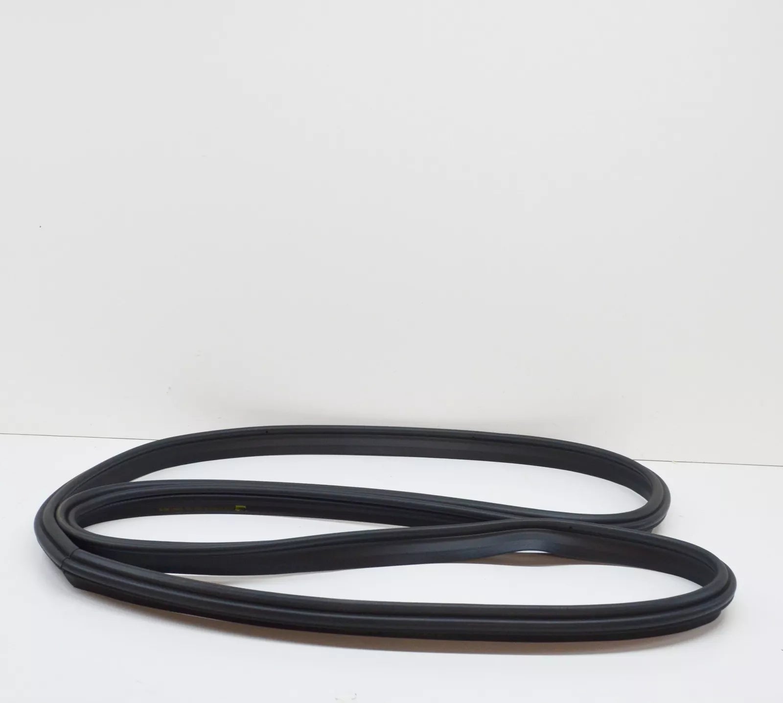 NEW AUDI A3 SPORTBACK 8V REAR TAILGATE WEATHERSTRIP 8V4827705