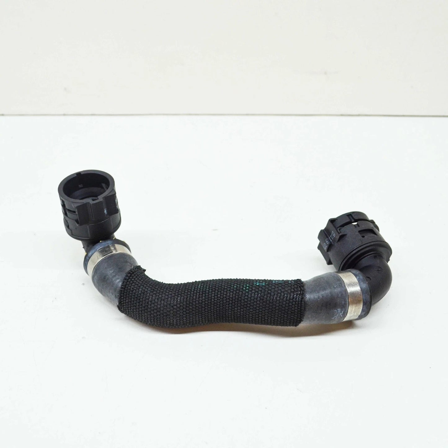 NEW BMW 5 G30 RIGHT WATER RADIATOR COOLANT HOSE 17128602613 ORIGINAL