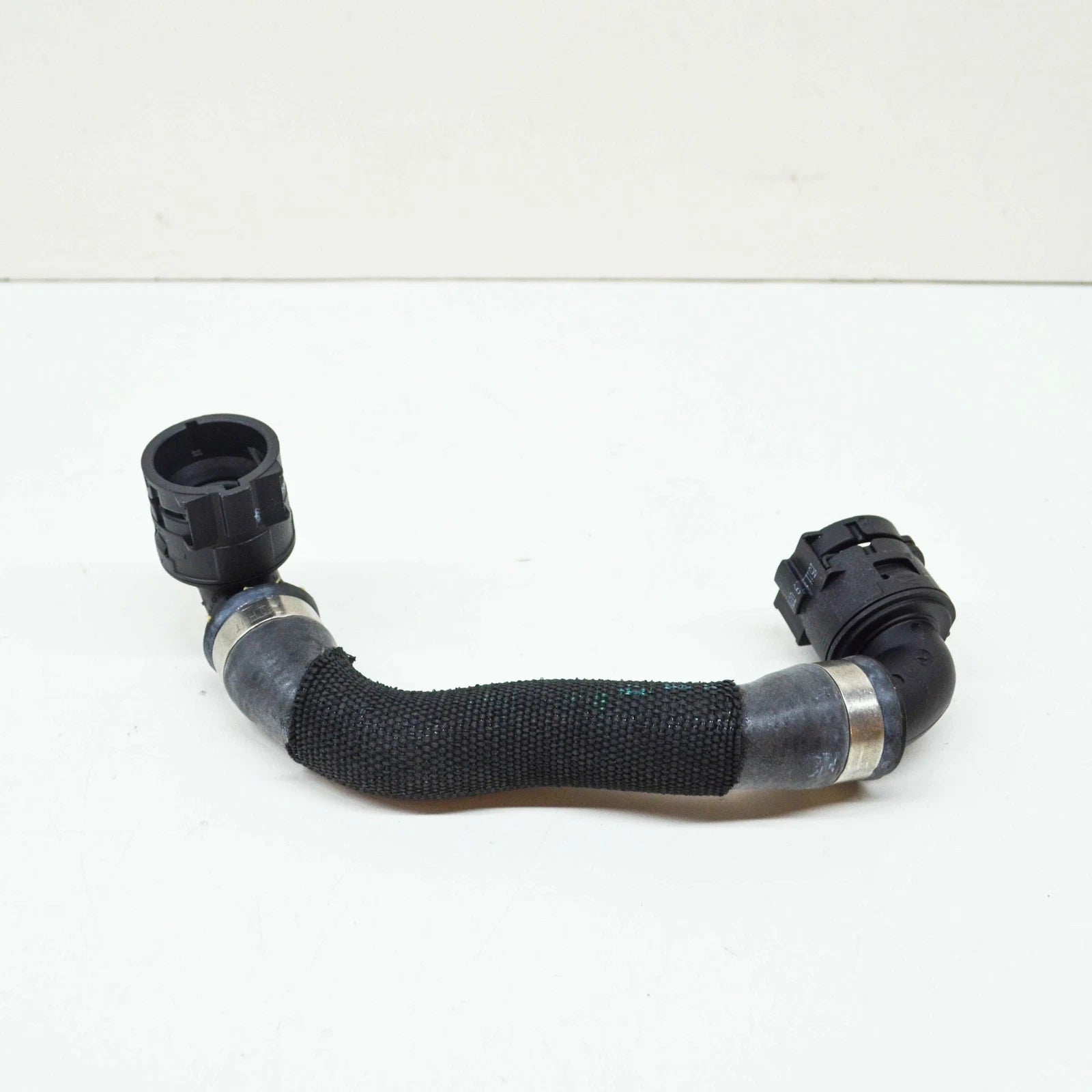NEW BMW 5 G30 RIGHT WATER RADIATOR COOLANT HOSE 17128602613 ORIGINAL