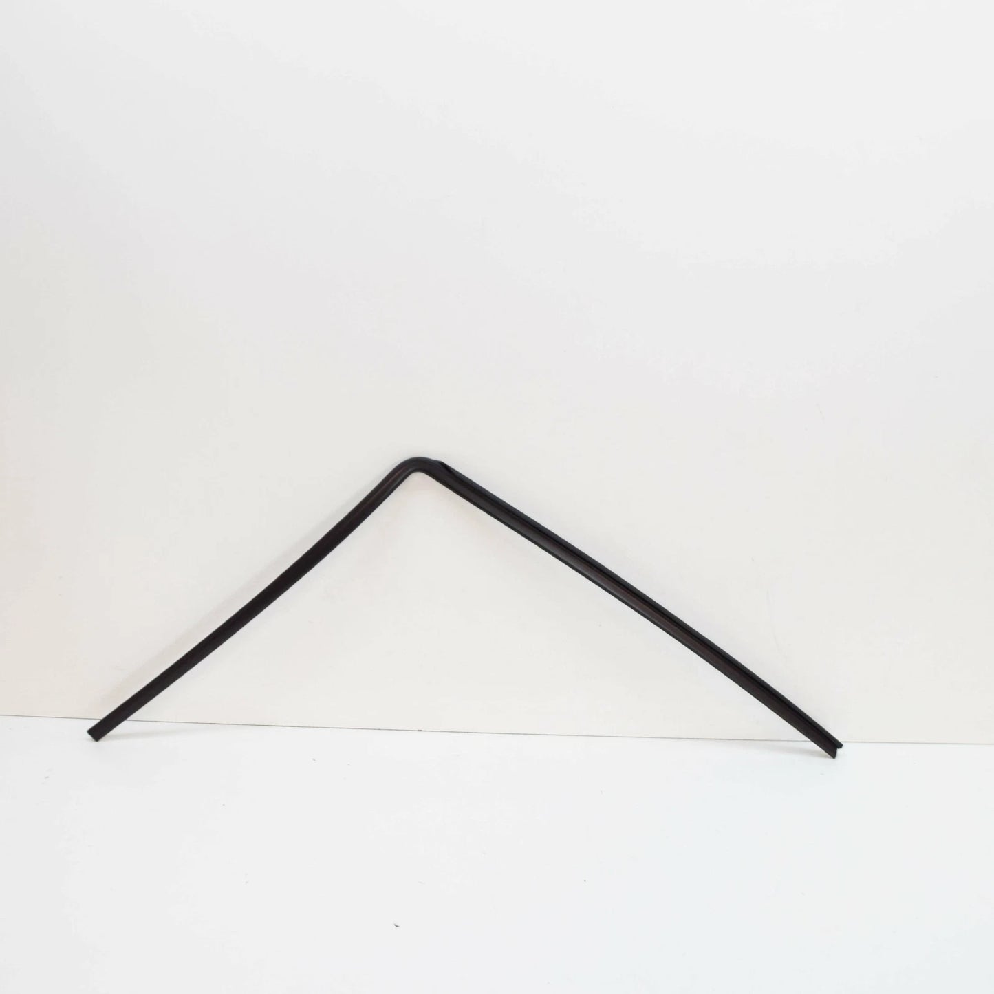 NEW BMW 5 E34 FRONT WINDSHIELD LEFT DECORATIVE FRAME 51318117457 8117457