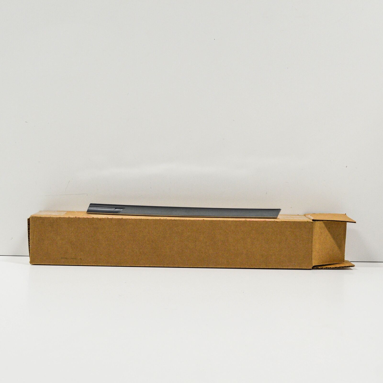 NEW MB M W164 FRONT RADIATOR GRILLE LEFT GARNISH MOLDING TRIM A164888218