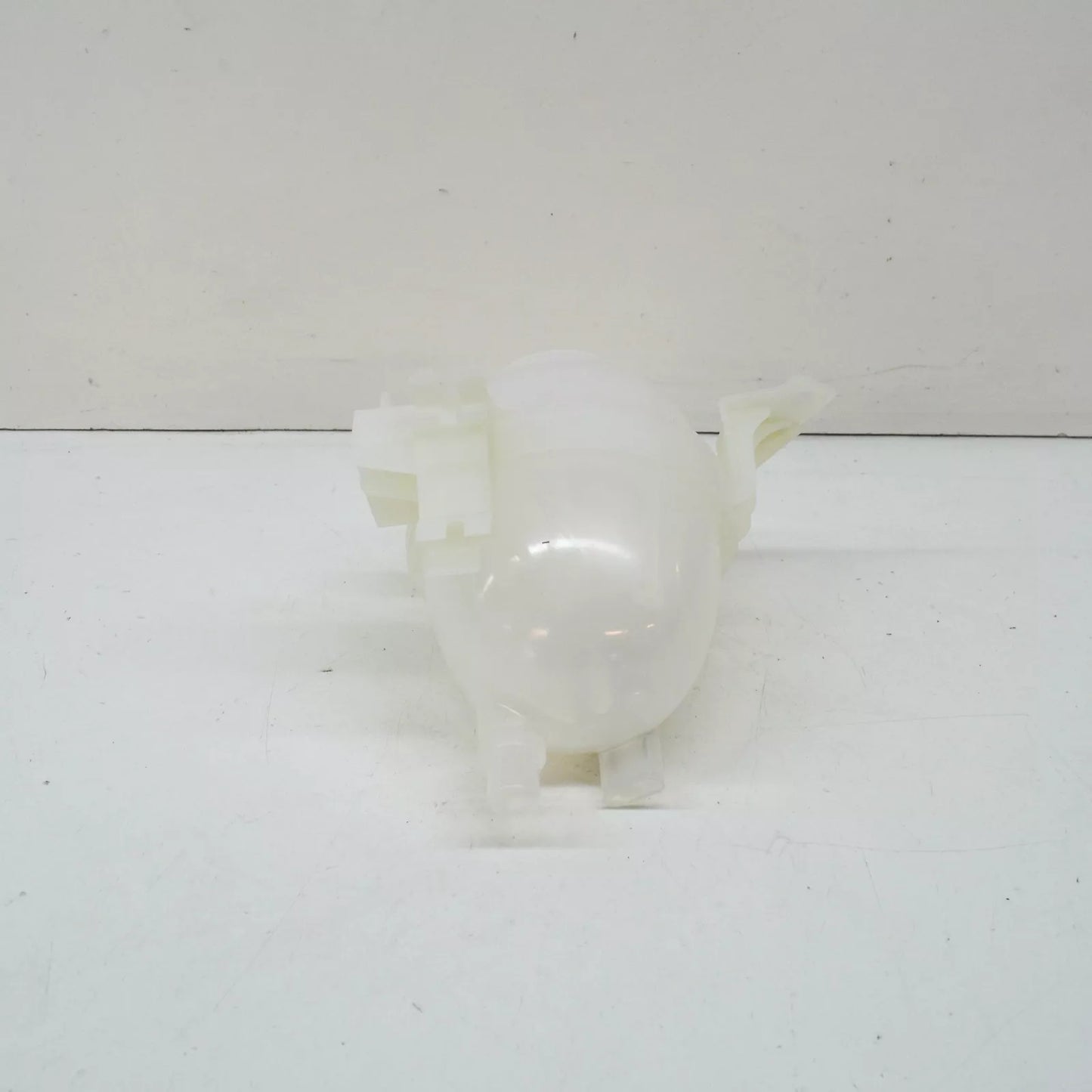 NEW MERCEDES-BENZ C W205 EXPANSION COOLANT RESERVOIR TANK A2055000549 ORIGINAL