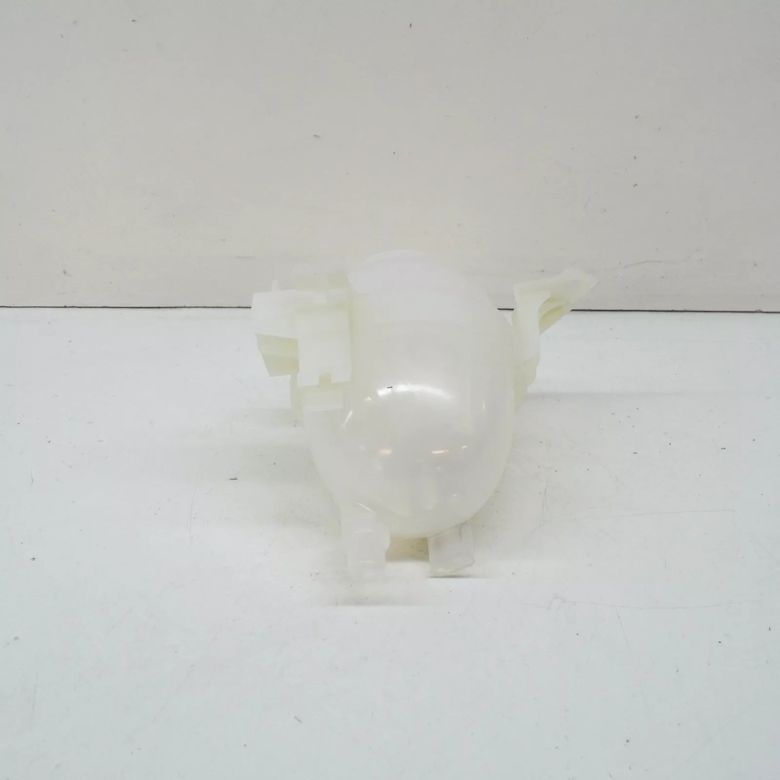 NEW MERCEDES-BENZ C W205 EXPANSION COOLANT RESERVOIR TANK A2055000549 ORIGINAL