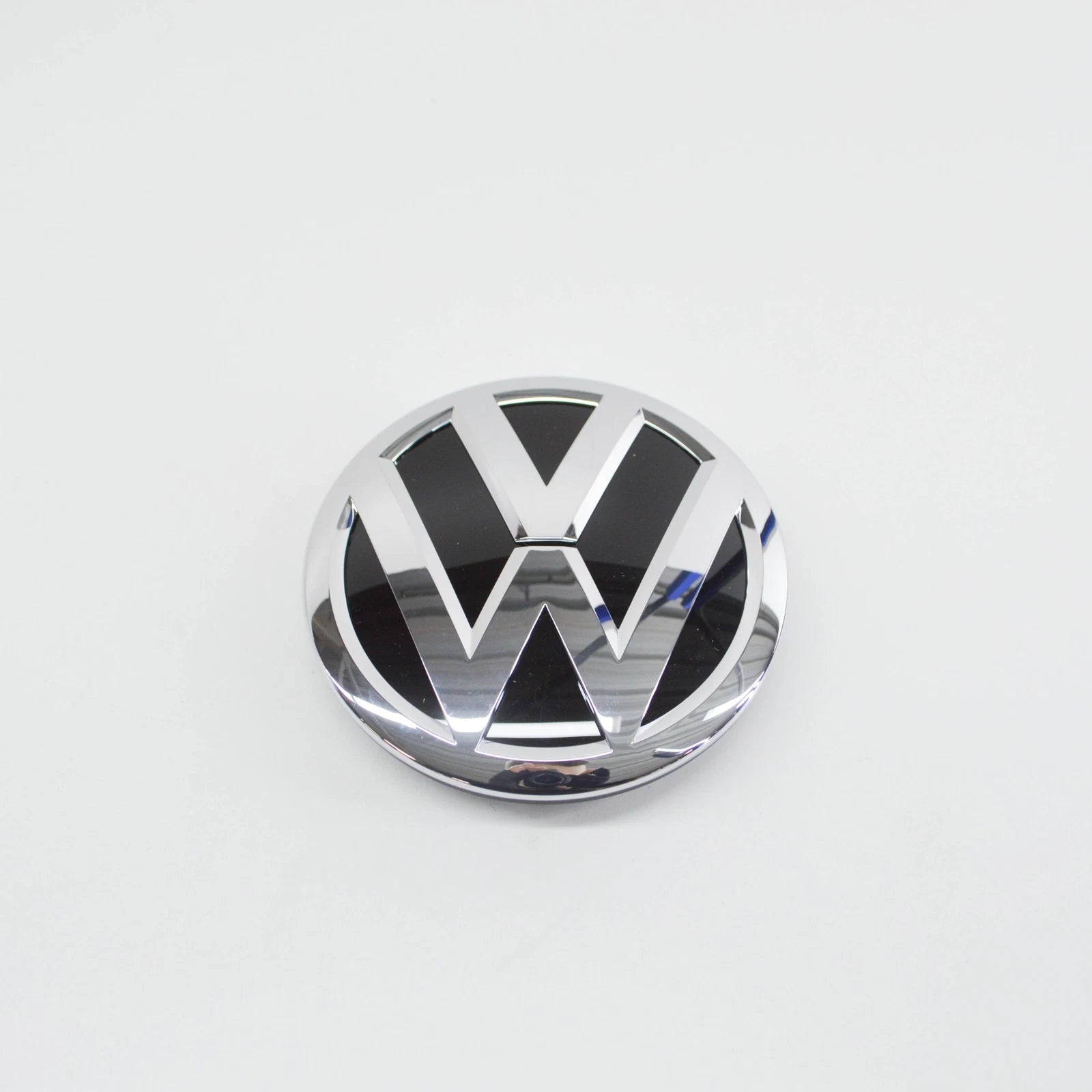 NEW VOLKSWAGEN PASSAT B8 3G FRONT RADIATOR GRILLE BADGE 3G0853600DPJ ORIGINAL