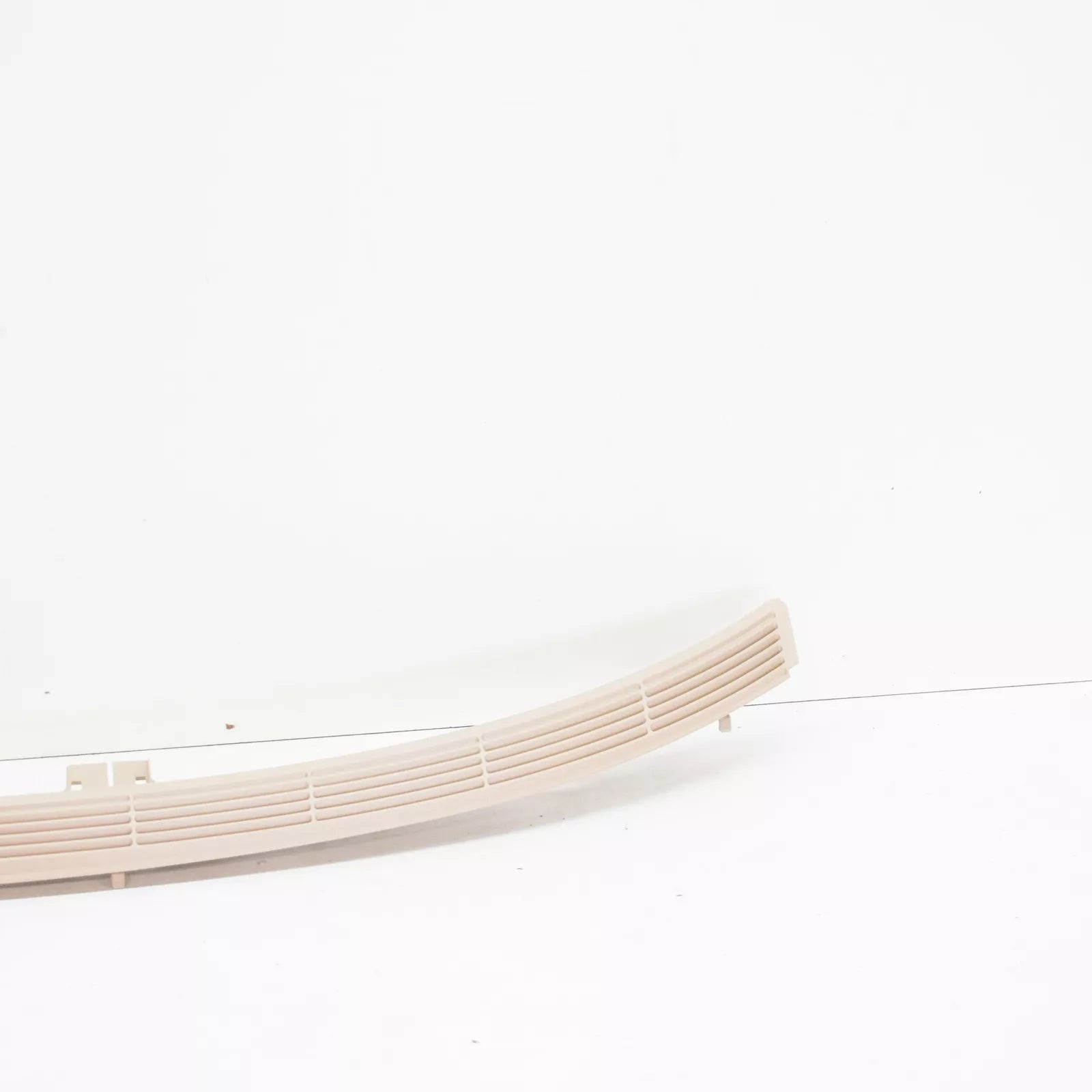 NEW BMW 3 E46 SEDAN REAR WINDOW SHELF HELLBEIGE VENT GRILLE 51468226493 ORIGINAL