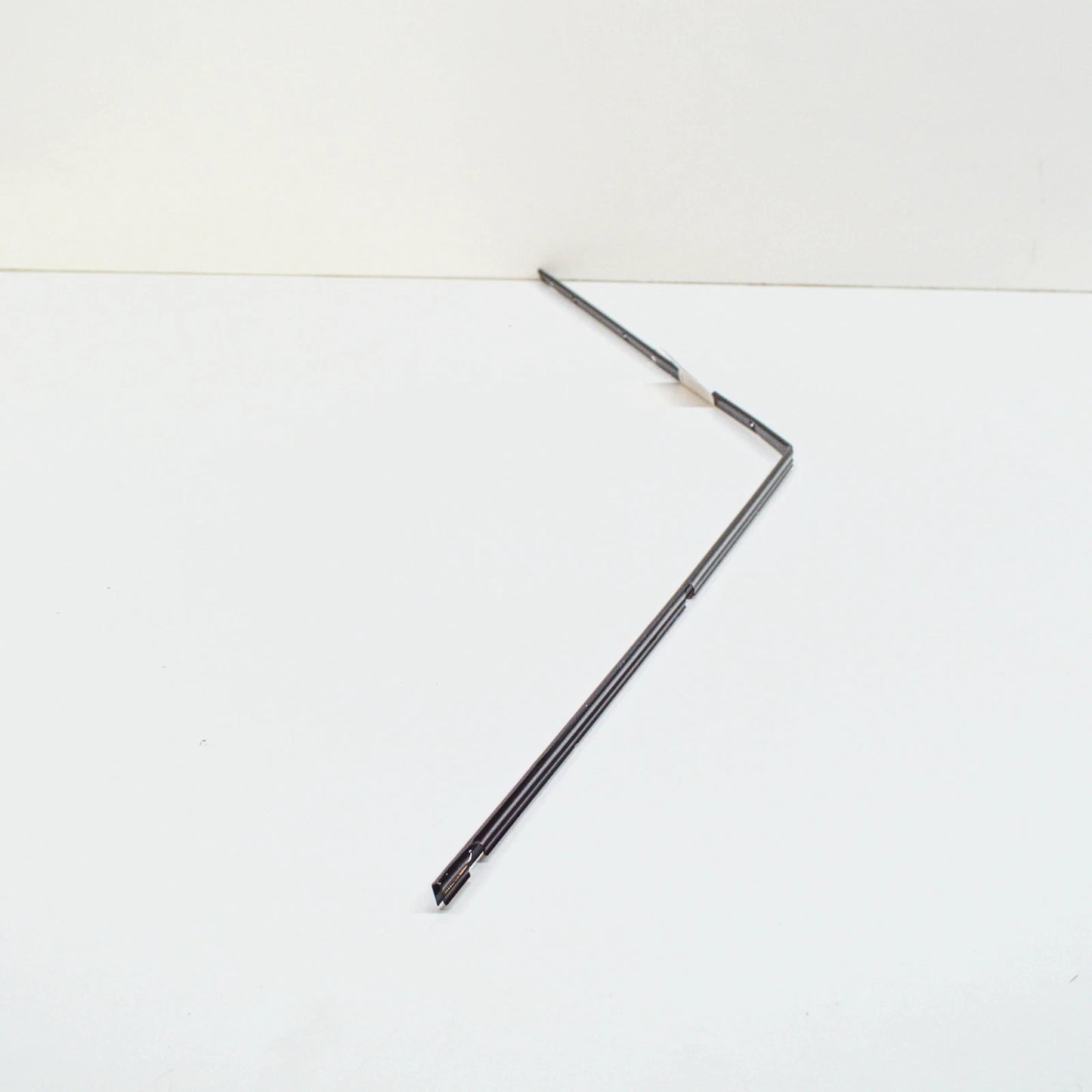 NEW AUDI Q7 4M FRONT LEFT WINDSHIELD REVEAL VERTICAL MOLDING BRACKET 4M0845453