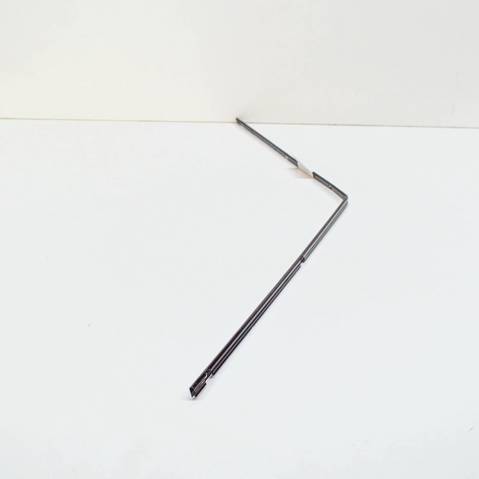 NEW AUDI Q7 4M FRONT LEFT WINDSHIELD REVEAL VERTICAL MOLDING BRACKET 4M0845453