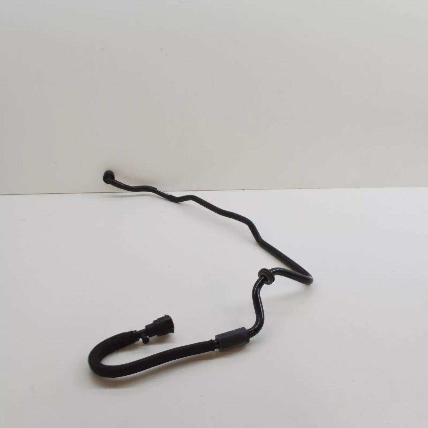 NEW MERCEDES-BENZ E W212 VACUUM LINE A2124301829 ORIGINAL