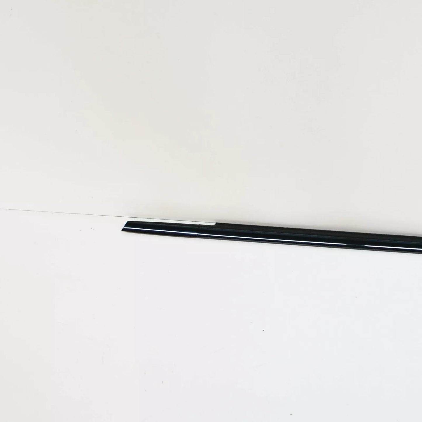 NEW MB B W245 FRONT LEFT DOOR OUTSIDE SEALING RAIL A1697200124