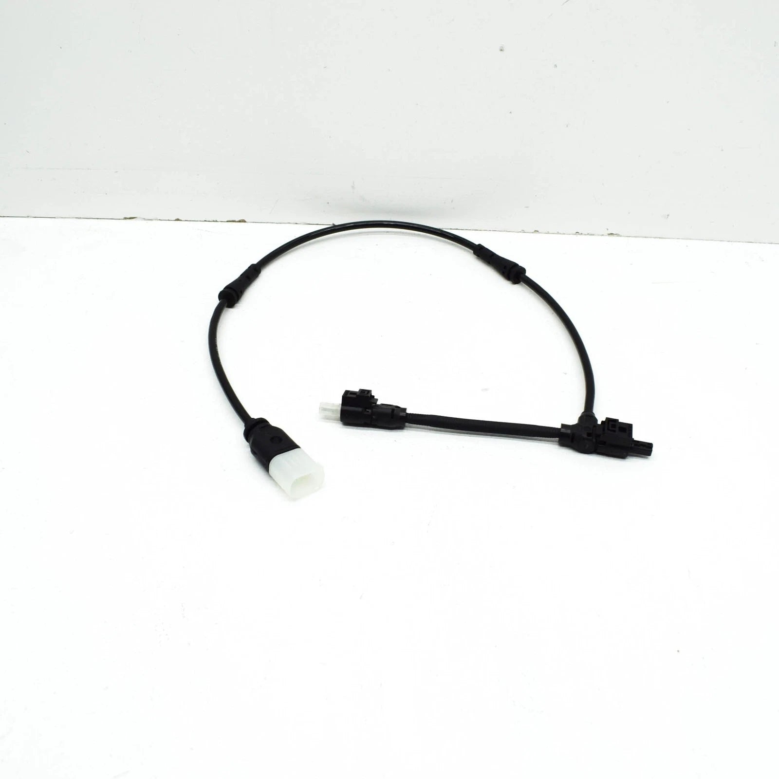 NEW BMW 5 G30 LEFT VDC ADAPTER CABLE HARNESS 37106869073 6869073 ORIGINAL