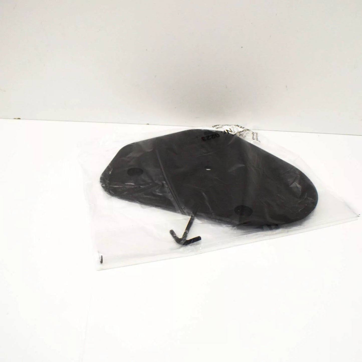 NEW BMW 5 E60 ENGINE SPLASH SHIELD OIL DRAIN PLUG COVER 51757195903