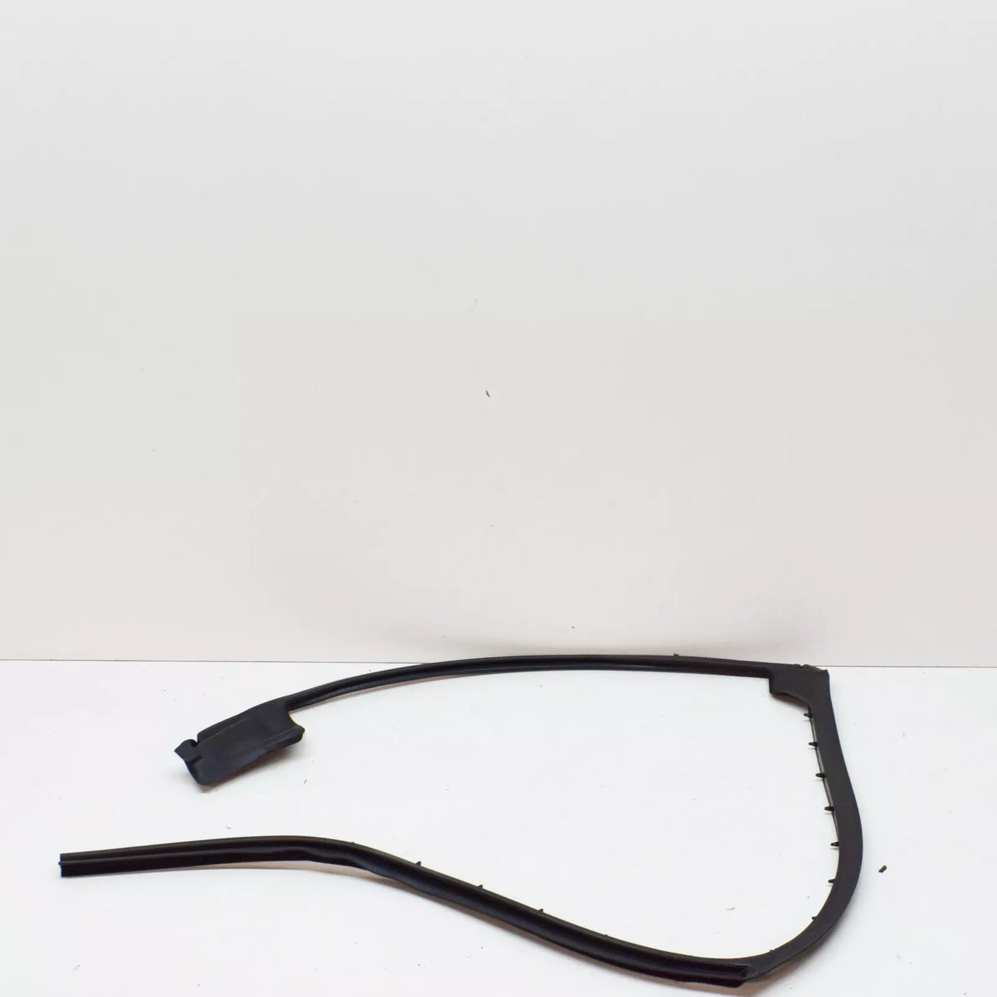 NEW AUDI A8 D4 REAR LEFT DOOR OUTER SEAL 4H0839717C