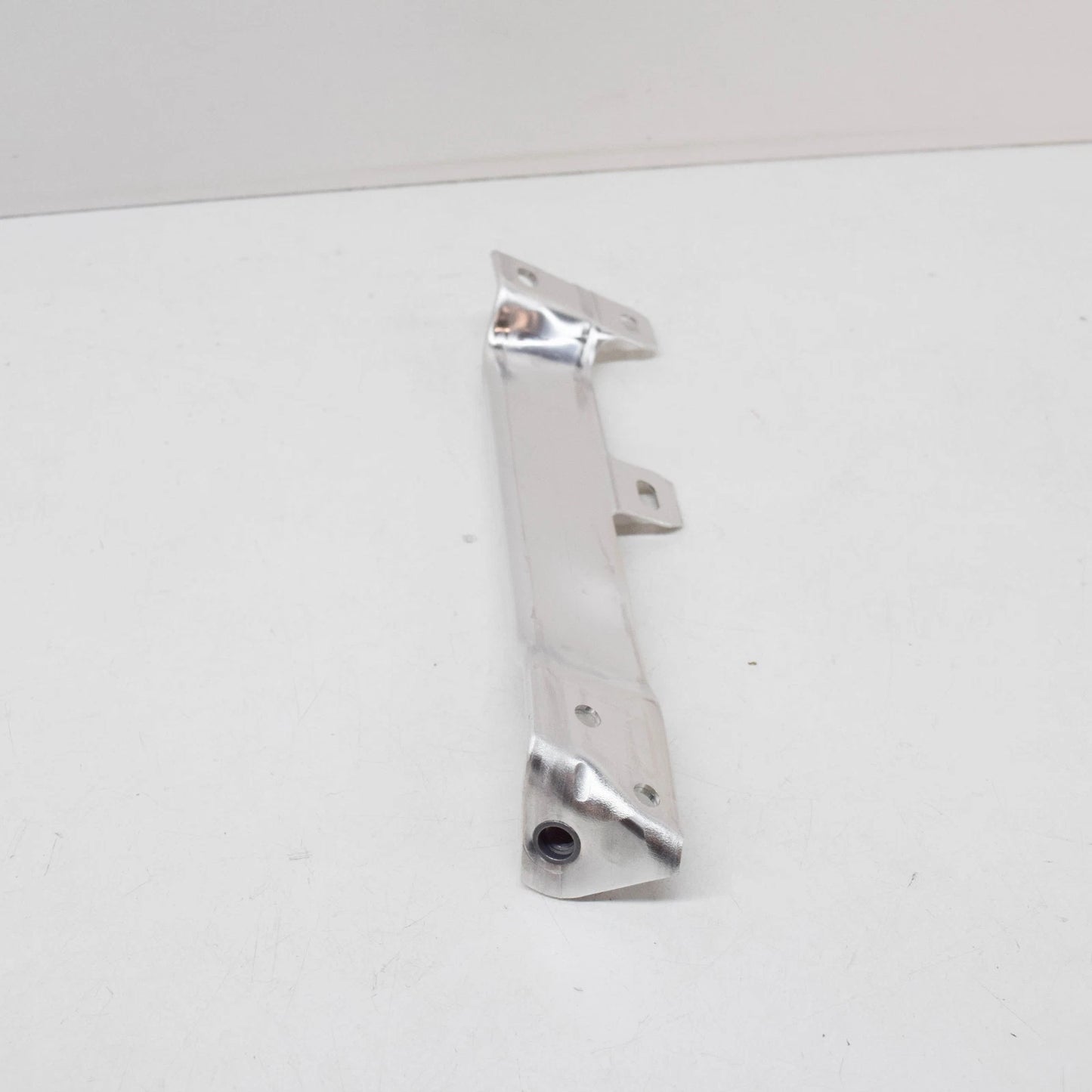 NEW BMW 5 F10 FRONT BUMPER RIGHT BRACKET CONNECTOR 51117158894 2015 ORIGINAL