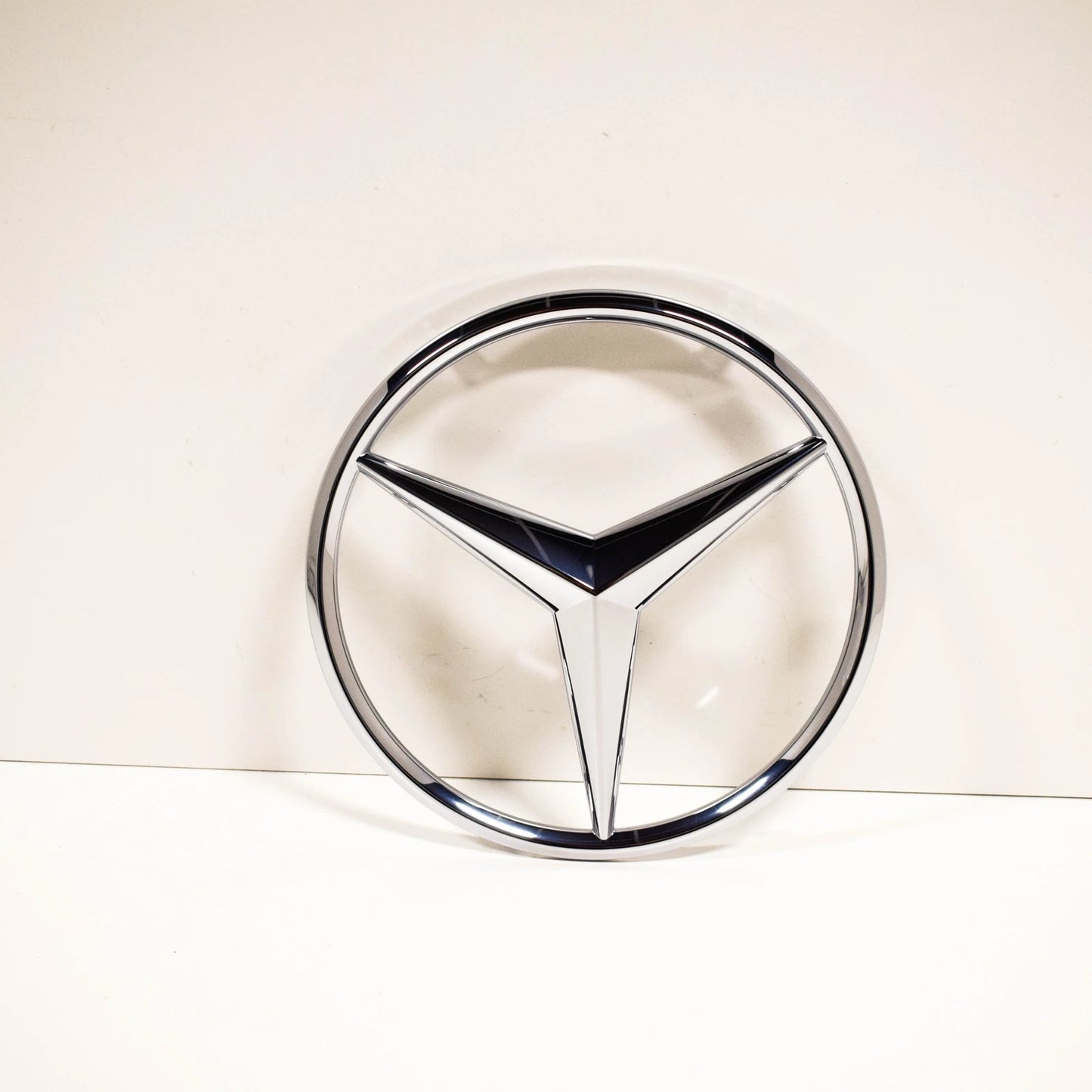 NEW MB G W463 AMG FRONT BUMPER RADIATOR GRILLE EMBLEM A0008179500 ORIGINAL