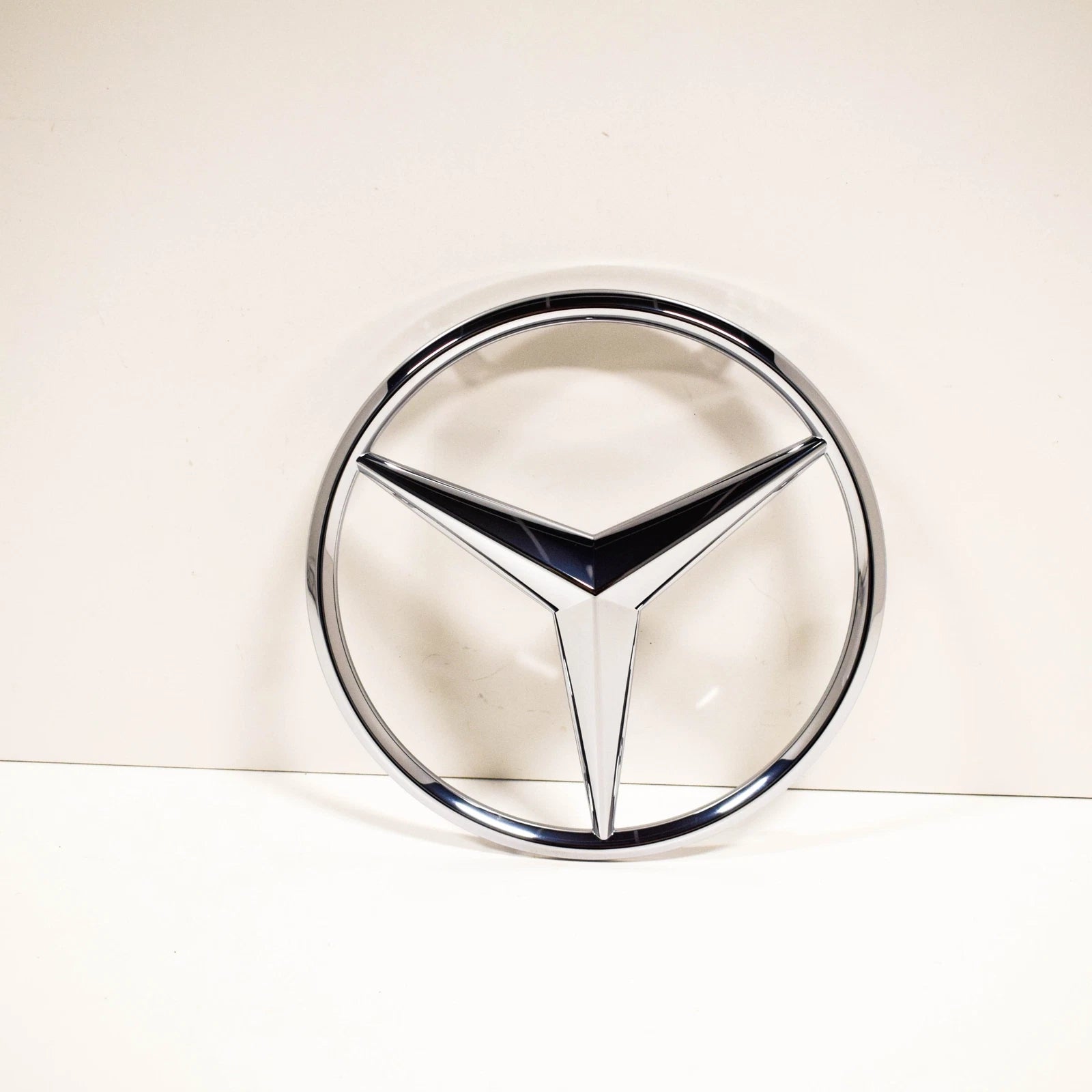 NEW MB G W463 AMG FRONT BUMPER RADIATOR GRILLE EMBLEM A0008179500 ORIGINAL