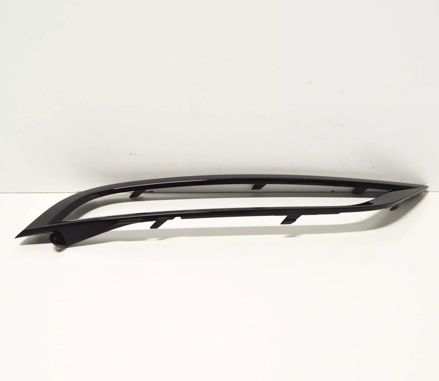 NEW VW PASSAT B7 R-LINE FRONT BUMPER RIGHT TRIM 3AA853212B041