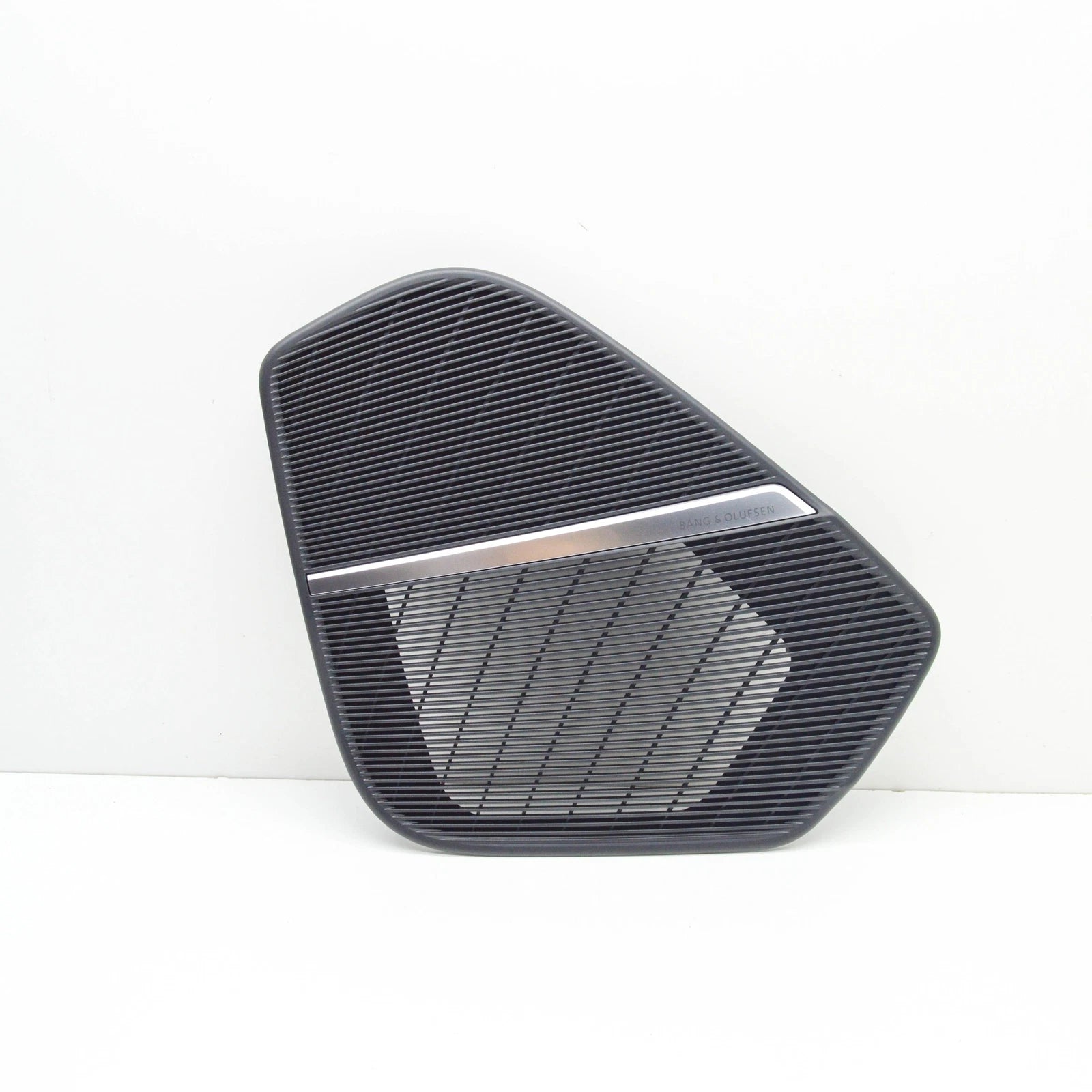 NEW AUDI Q7 4M REAR RIGHT SPEAKER COVER GRILLE TRIM 4M8868452A4PK ORIGINAL