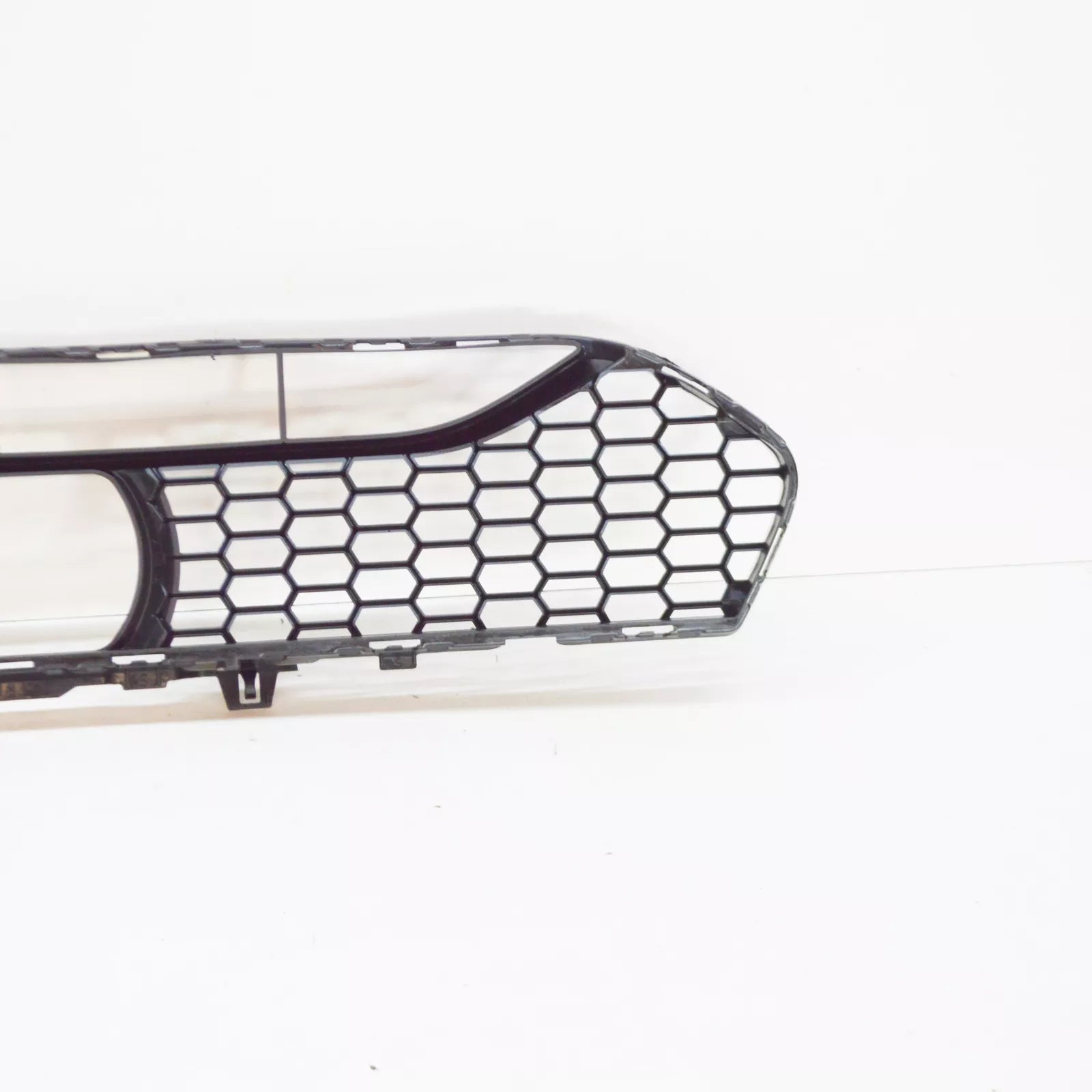 NEW BMW F90 FRONT LOWER GRILLE 51118072980 8072980 ORIGINAL