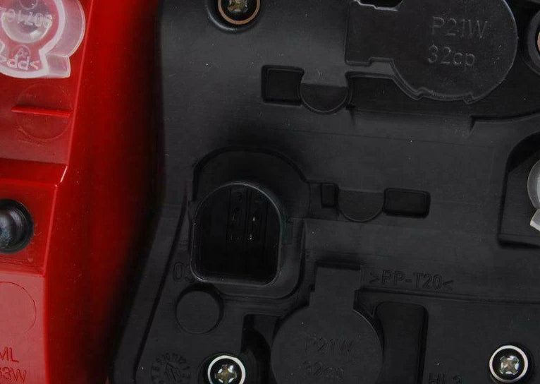 NEW AUDI A4 B8 REAR RIGHT OUTER TAILLIGHT 8K5945096E ORIGINAL