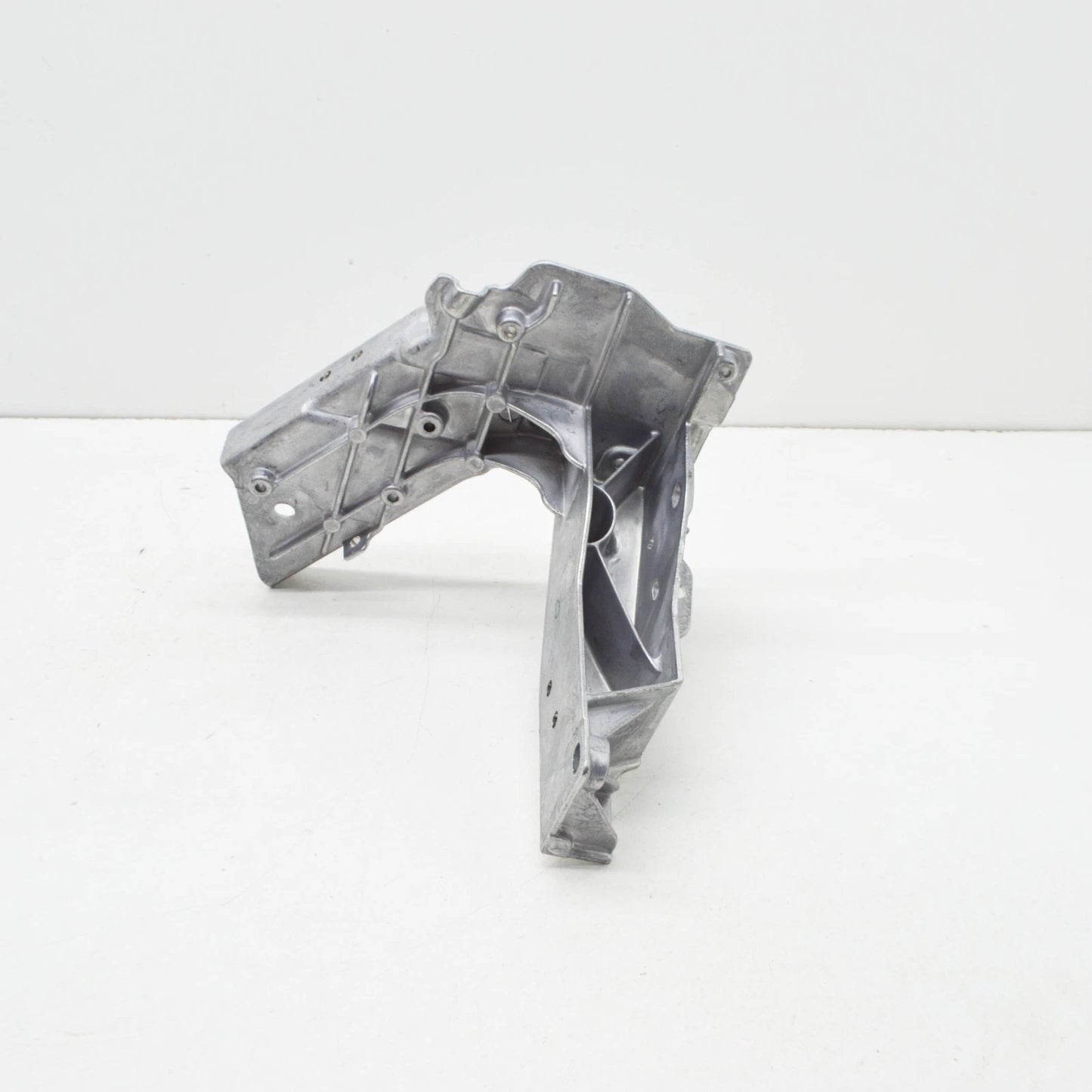 NEW MERCEDES-BENZ E W213 FRONT RADIATOR RIGHT SUPPORT A2536210700